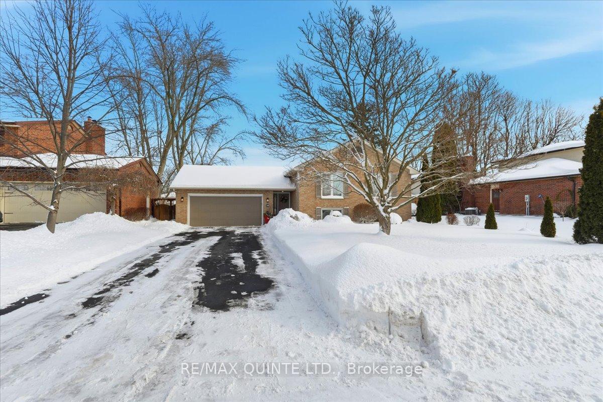 Photo 3 of 10 Grosvenor Drive, Belleville, Belleville Ward — HOMEH