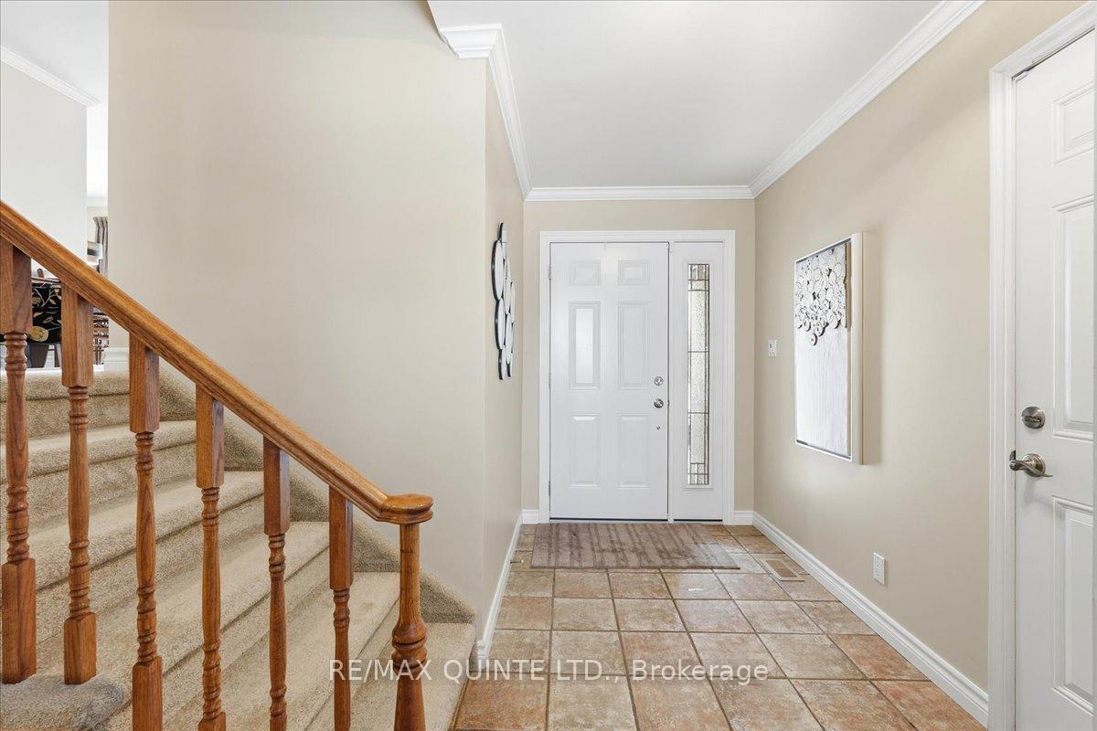 Photo 4 of 10 Grosvenor Drive, Belleville, Belleville Ward — HOMEH