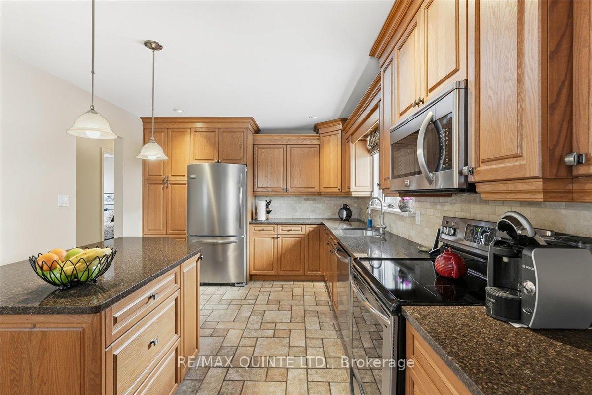 Photo 11 of 10 Grosvenor Drive, Belleville, Belleville Ward — HOMEH