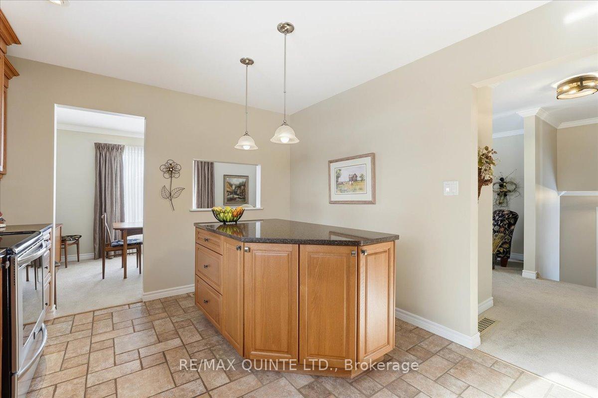 Photo 13 of 10 Grosvenor Drive, Belleville, Belleville Ward — HOMEH