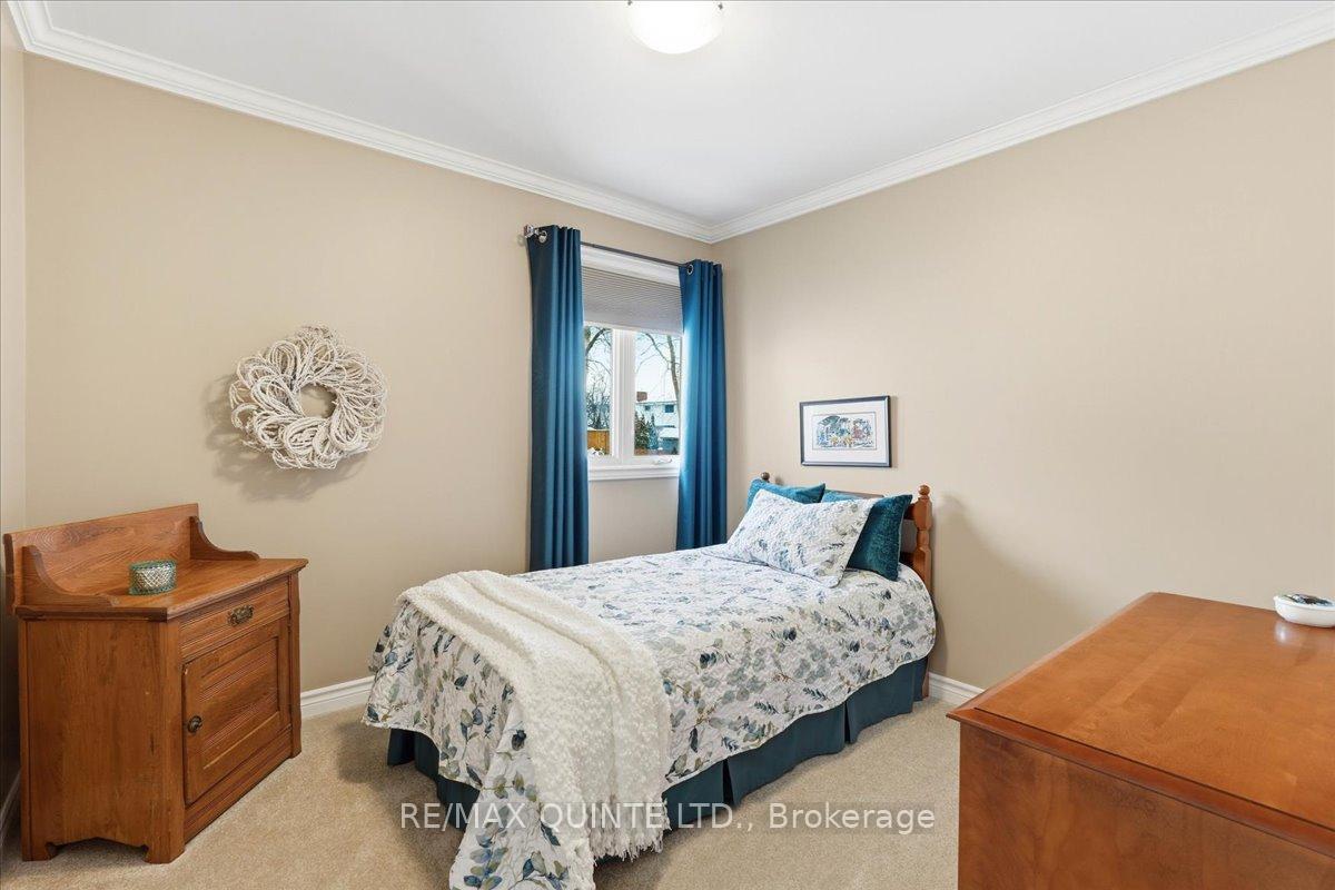 Photo 16 of 10 Grosvenor Drive, Belleville, Belleville Ward — HOMEH