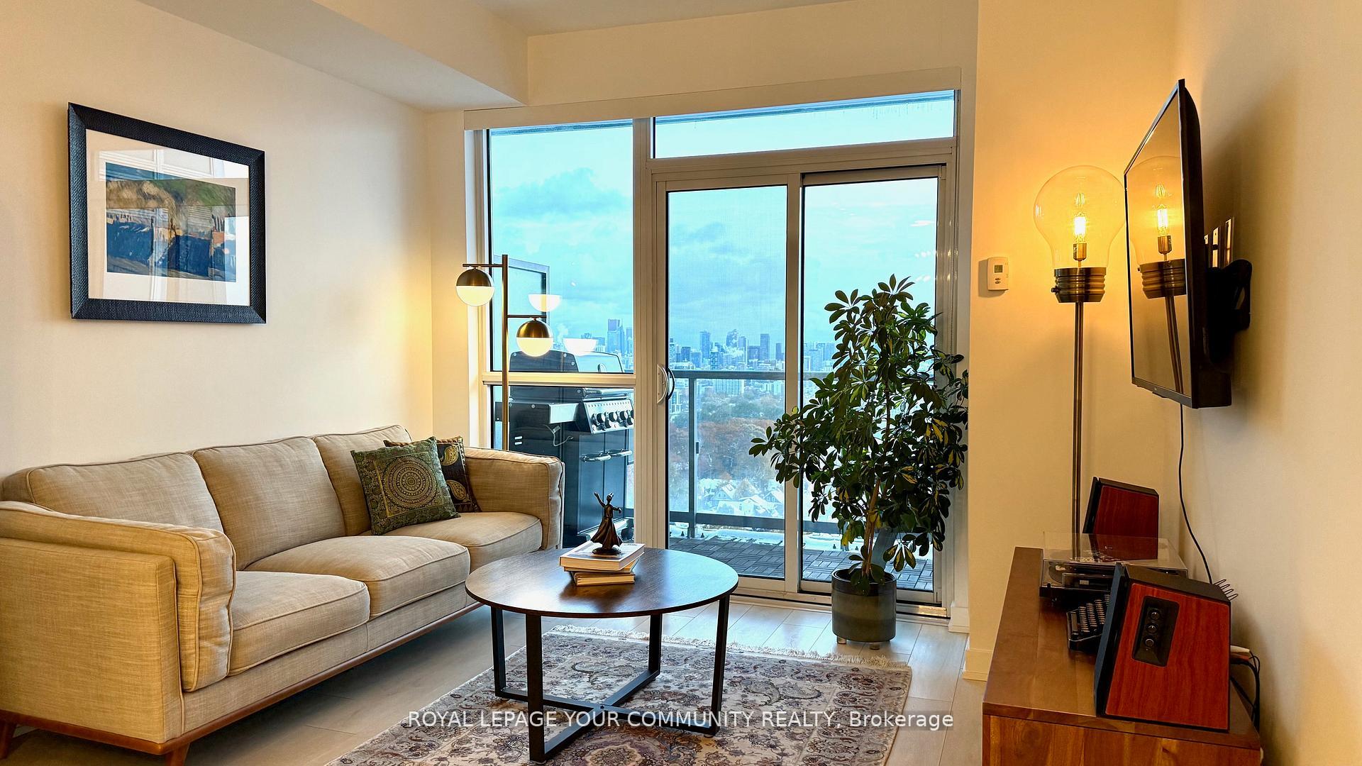 Front of Unit 1806, 501 ST. Clair Avenue W
