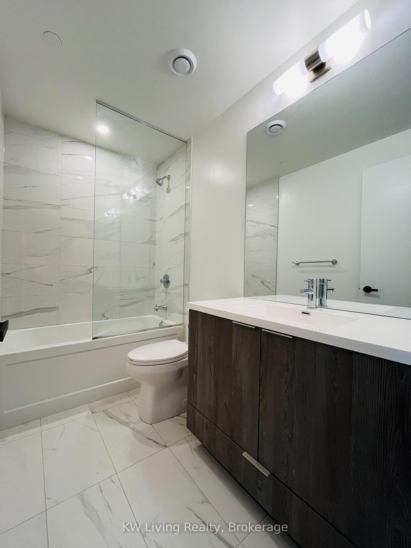Photo 7 of Unit 1111, 8 Interchange Way, Vaughan, Vaughan Corporate Centre — HOMEH