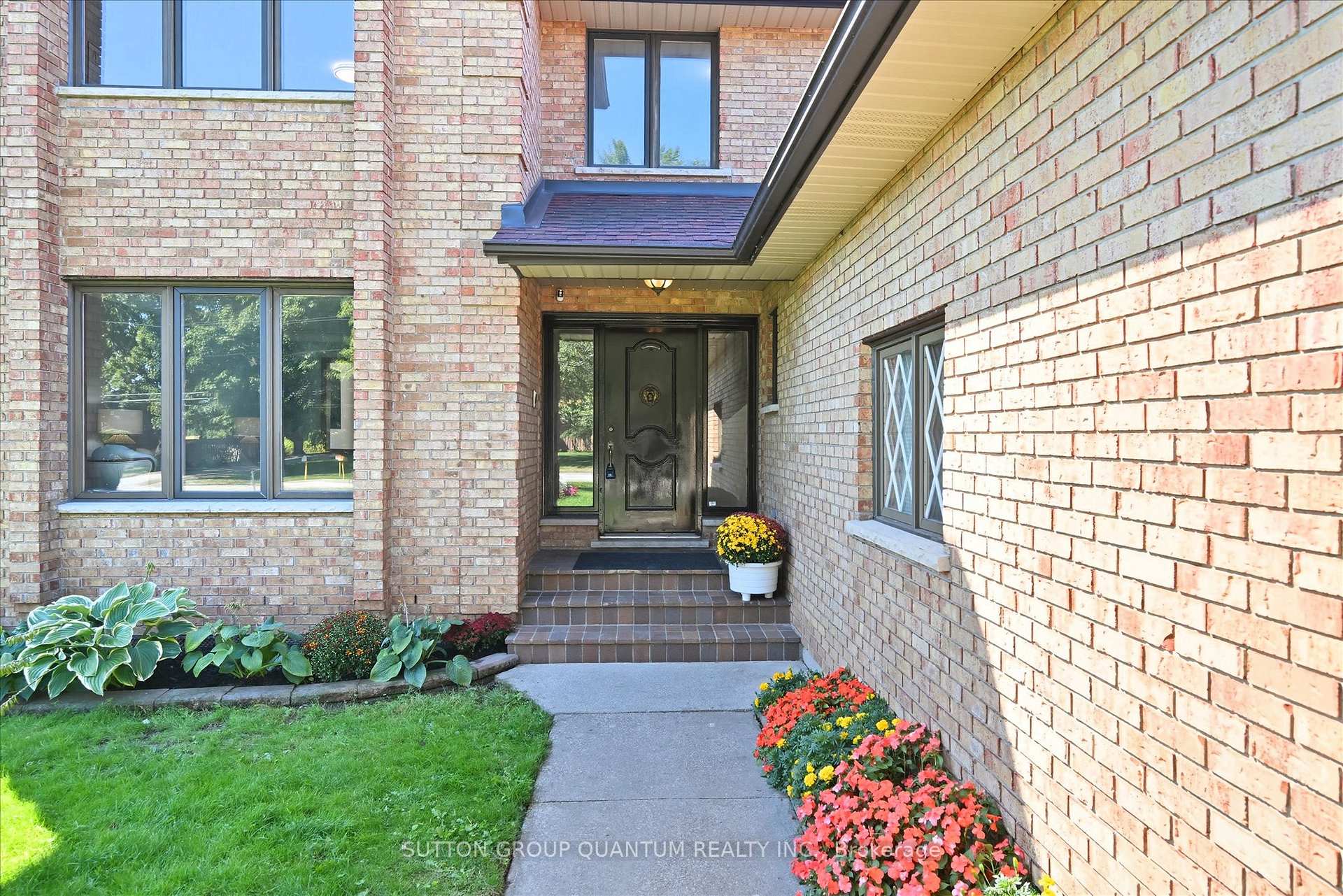 Photo 3 of 729 Winston Road, Grimsby, Grimsby Beach — HOMEH