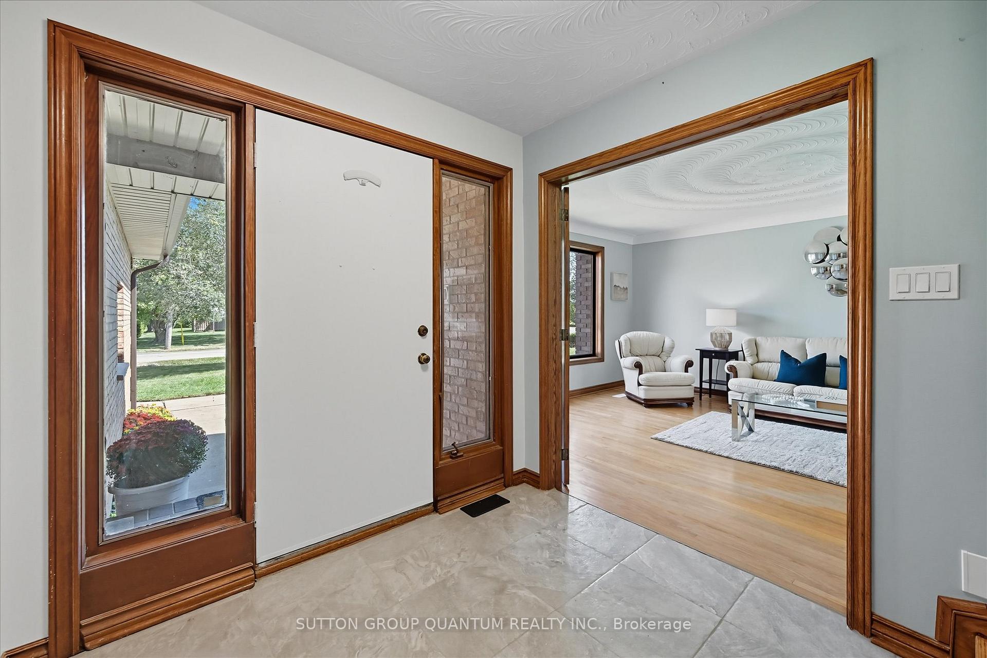 Photo 4 of 729 Winston Road, Grimsby, Grimsby Beach — HOMEH
