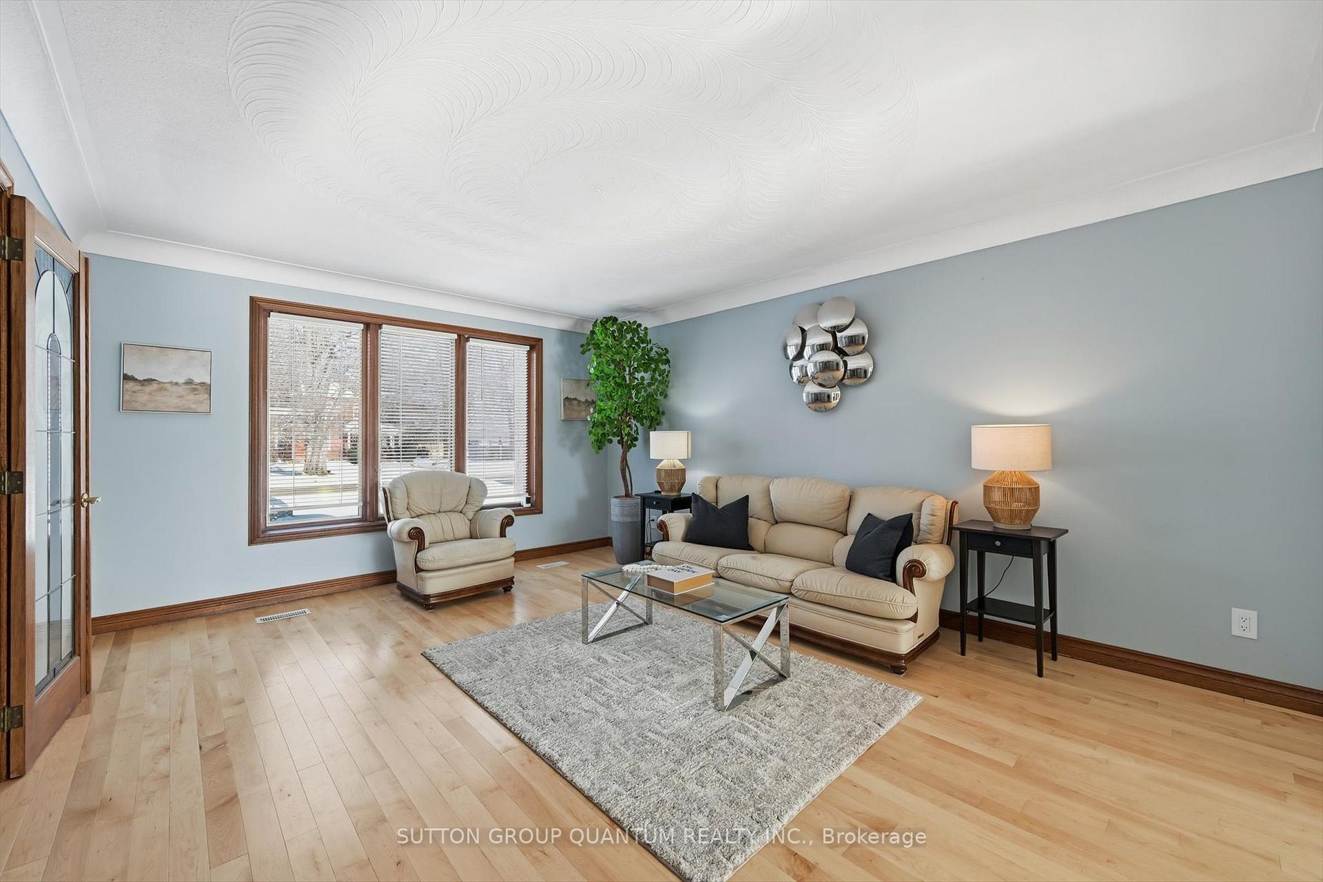Photo 6 of 729 Winston Road, Grimsby, Grimsby Beach — HOMEH