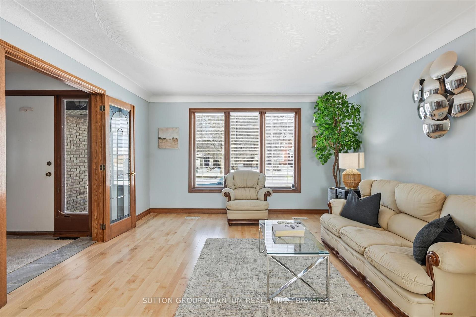 Photo 7 of 729 Winston Road, Grimsby, Grimsby Beach — HOMEH