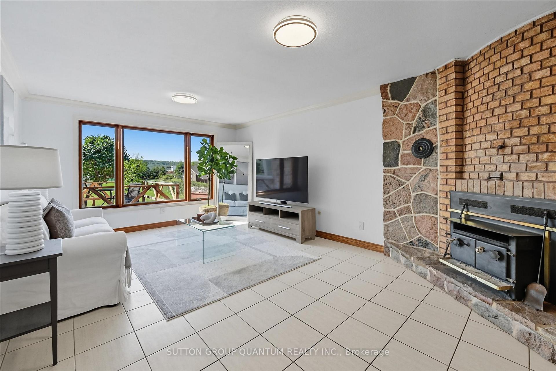 Photo 10 of 729 Winston Road, Grimsby, Grimsby Beach — HOMEH