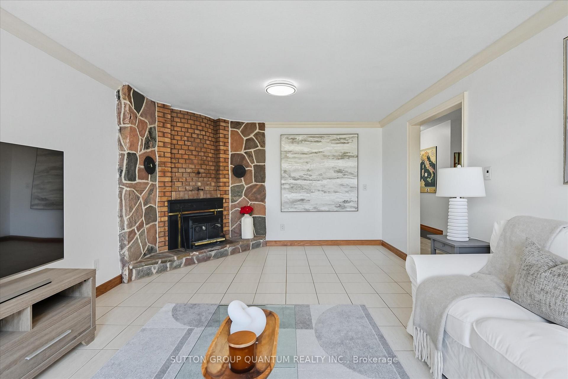 Photo 11 of 729 Winston Road, Grimsby, Grimsby Beach — HOMEH