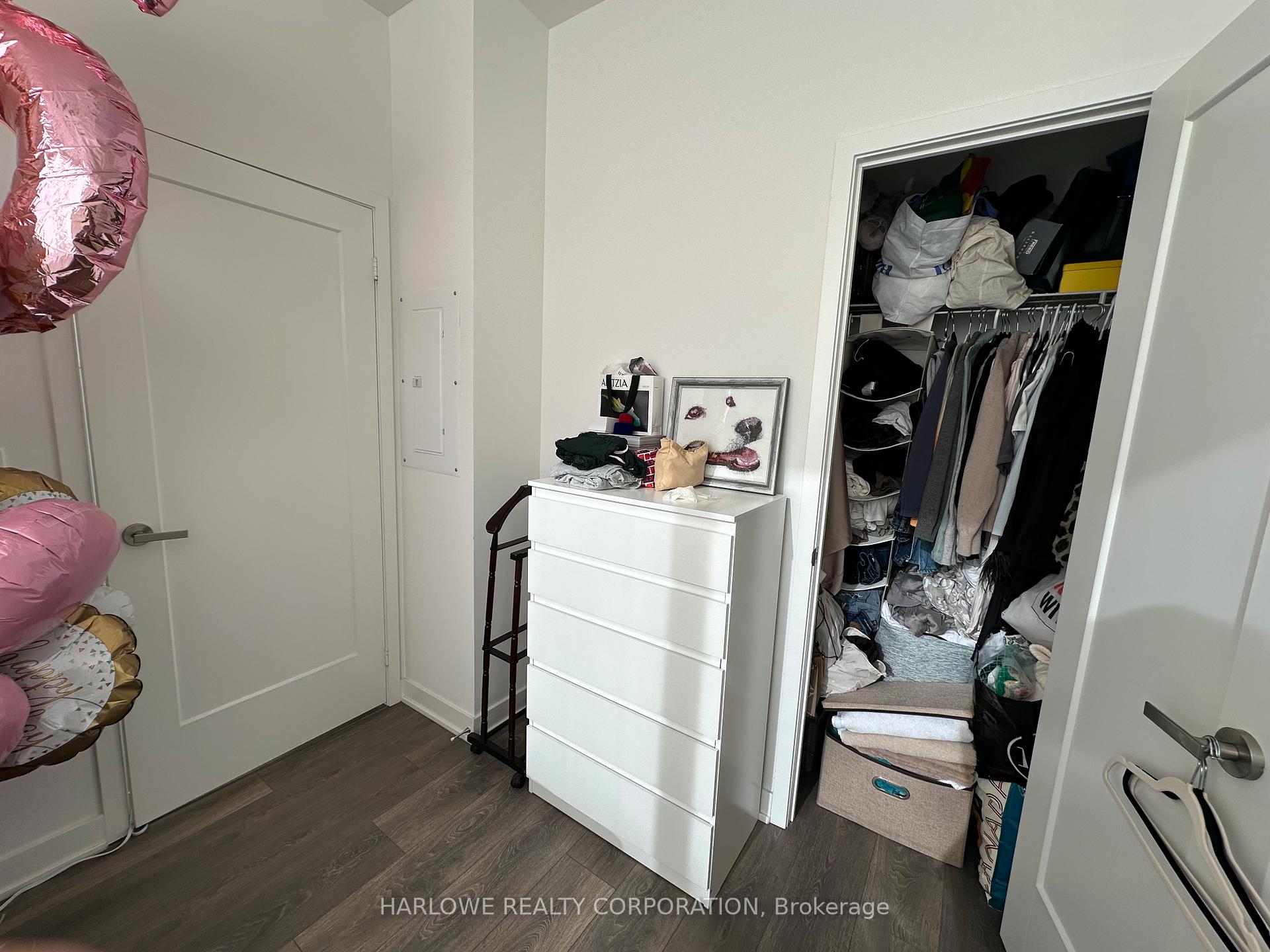 Photo 2 of Unit Ph05, 99 Broadway Avenue, Toronto, Mount Pleasant West — HOMEH