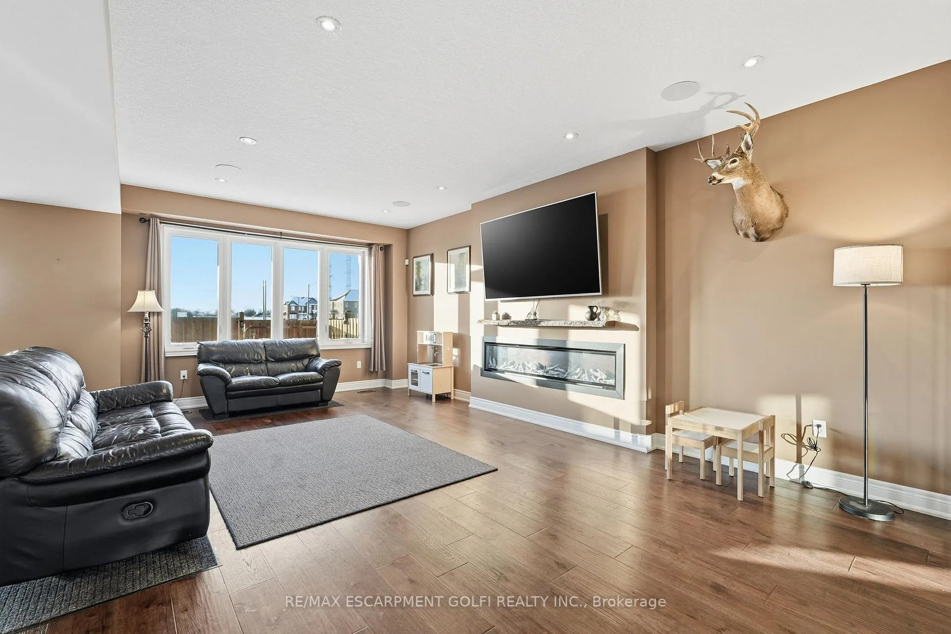 Photo 7 of 83 Homestead Way, Thorold, Rolling Meadows — HOMEH