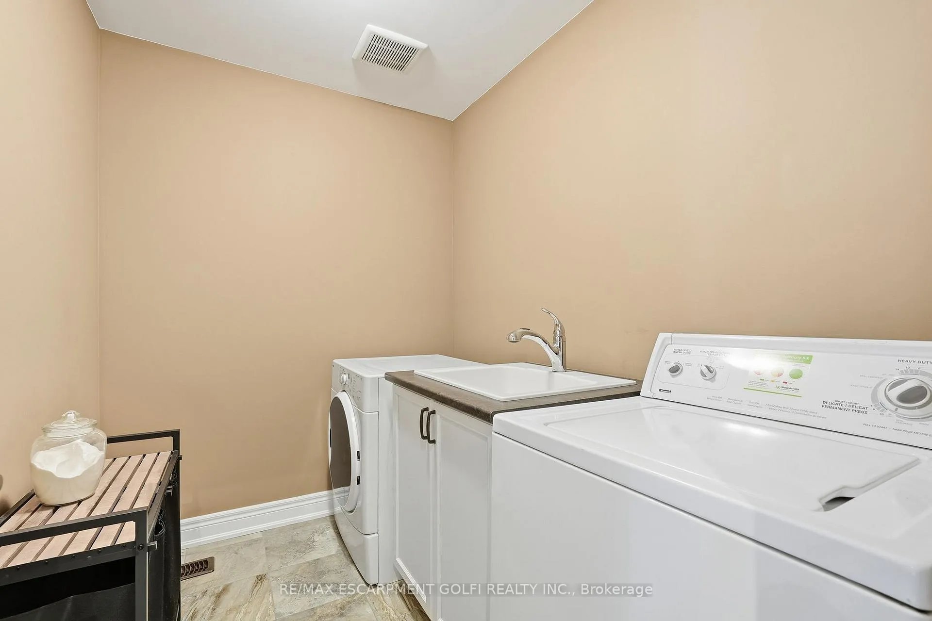 Photo 32 of 83 Homestead Way, Thorold, Rolling Meadows — HOMEH
