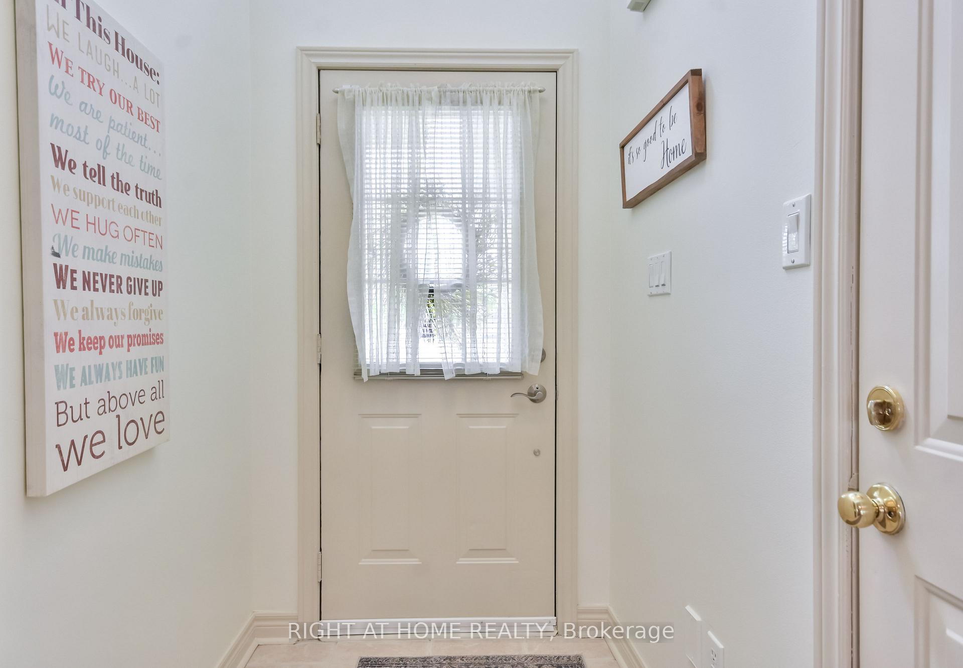 Photo 3 of 13 Couples Court, Barrie, East Bayfield — HOMEH