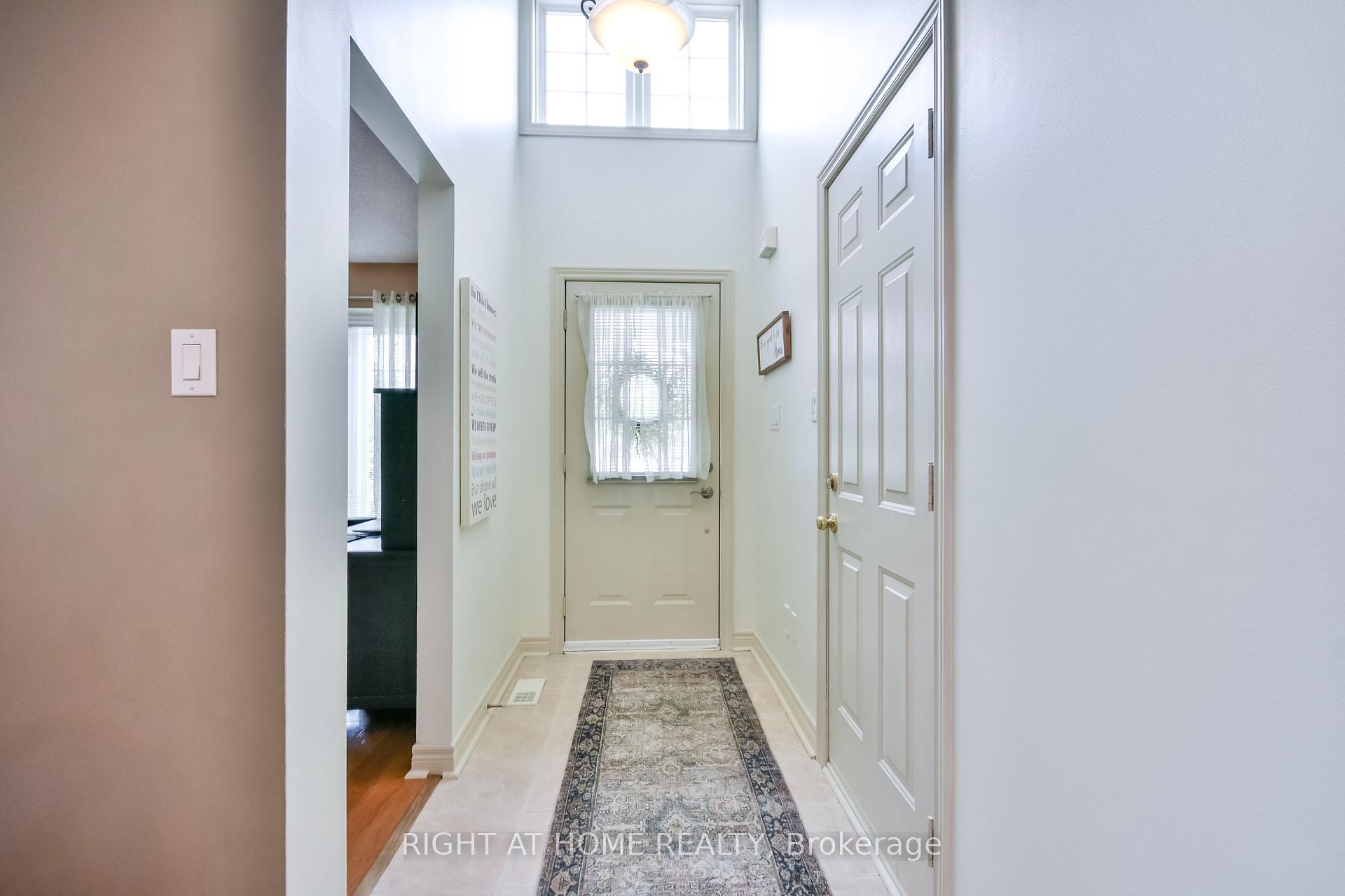 Photo 4 of 13 Couples Court, Barrie, East Bayfield — HOMEH