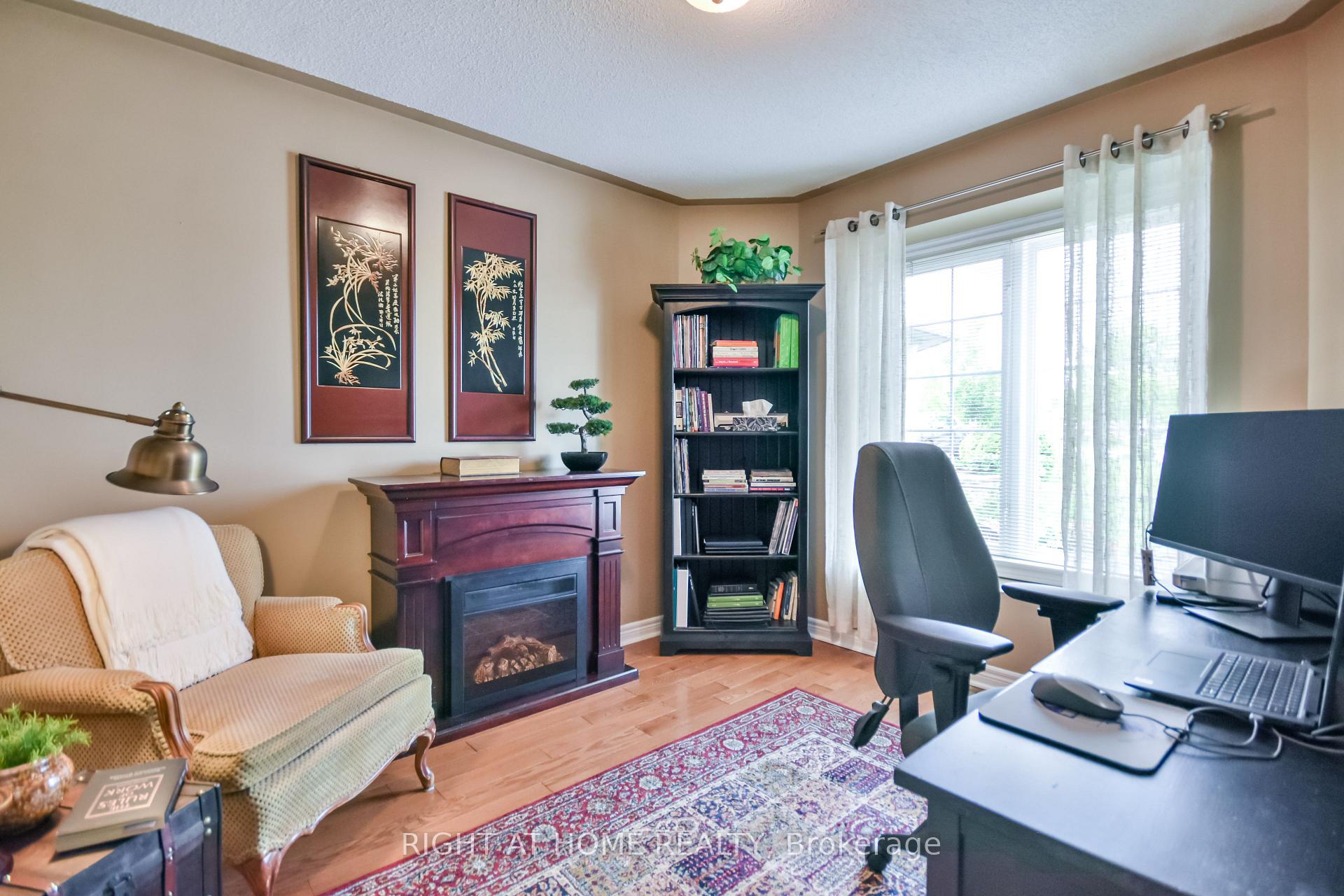 Photo 5 of 13 Couples Court, Barrie, East Bayfield — HOMEH