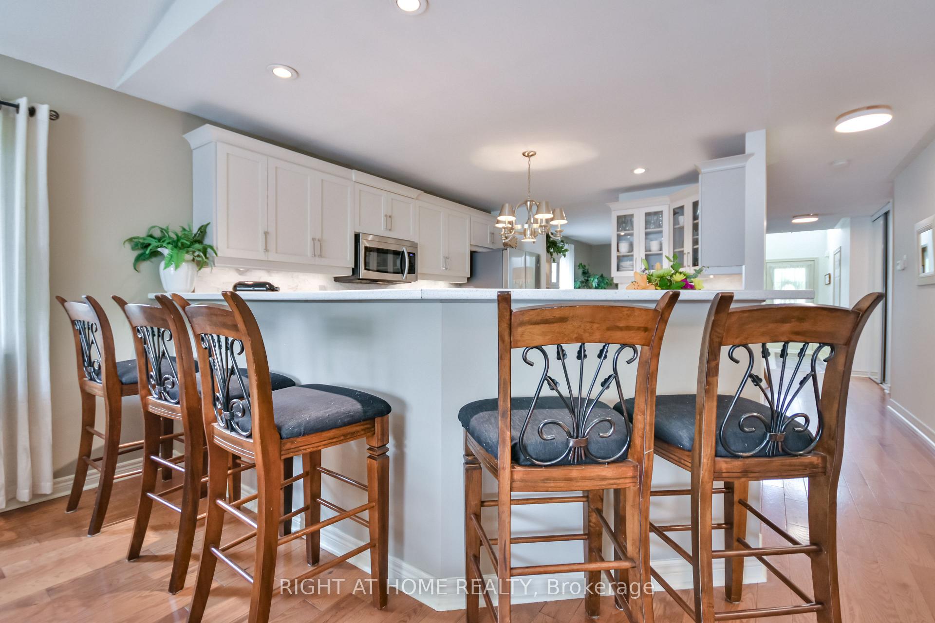 Photo 15 of 13 Couples Court, Barrie, East Bayfield — HOMEH