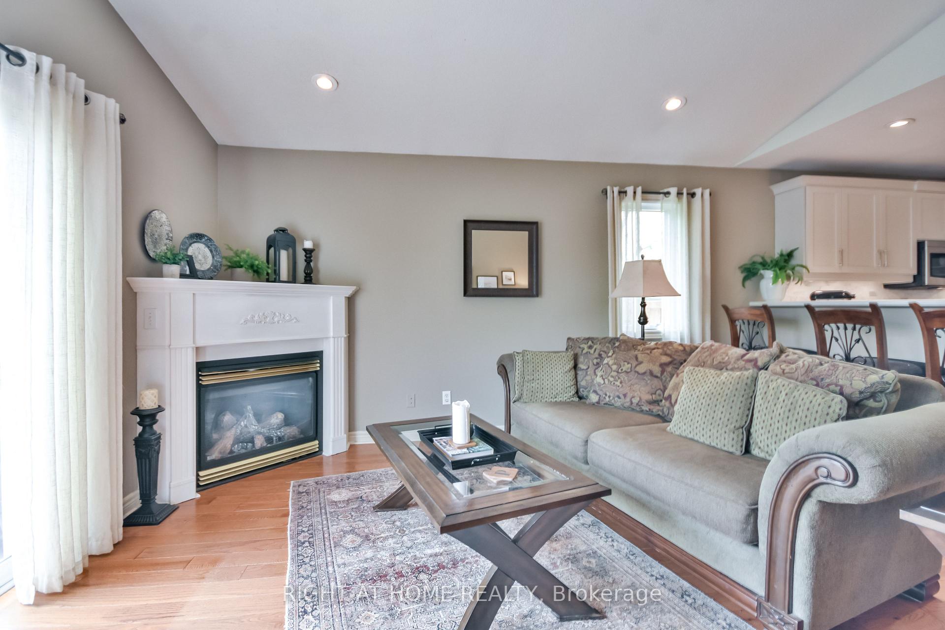 Photo 16 of 13 Couples Court, Barrie, East Bayfield — HOMEH