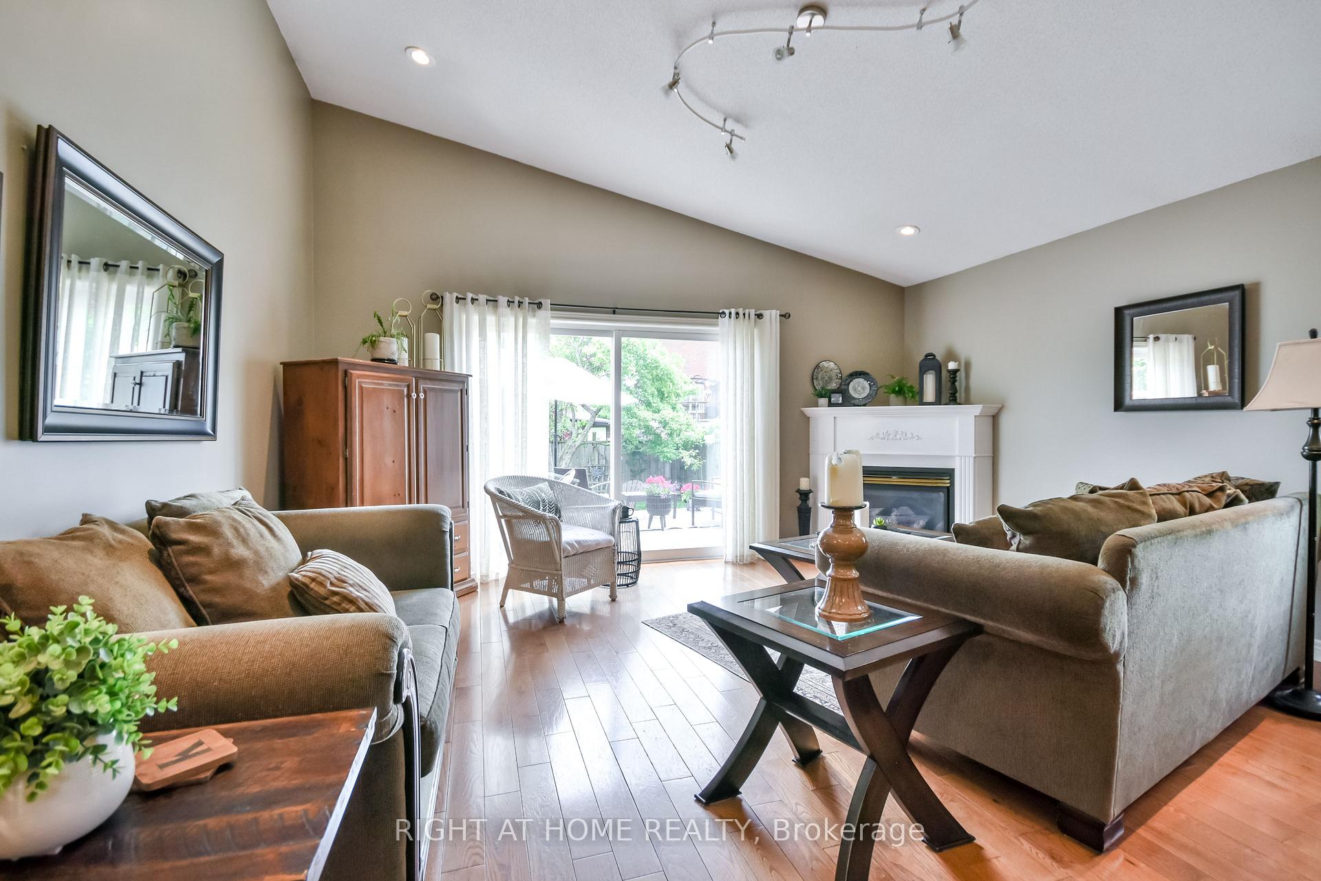 Photo 17 of 13 Couples Court, Barrie, East Bayfield — HOMEH