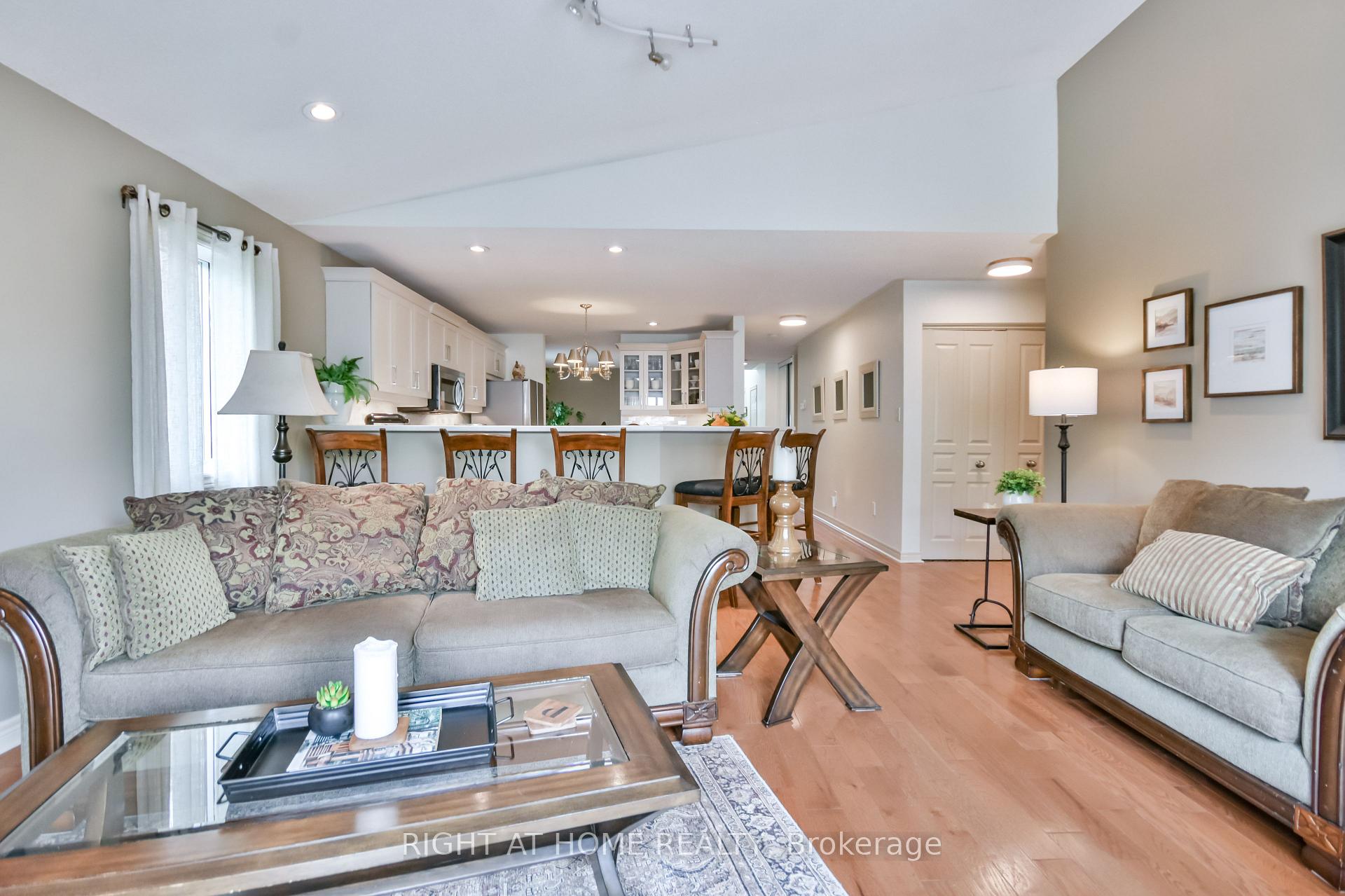 Photo 19 of 13 Couples Court, Barrie, East Bayfield — HOMEH