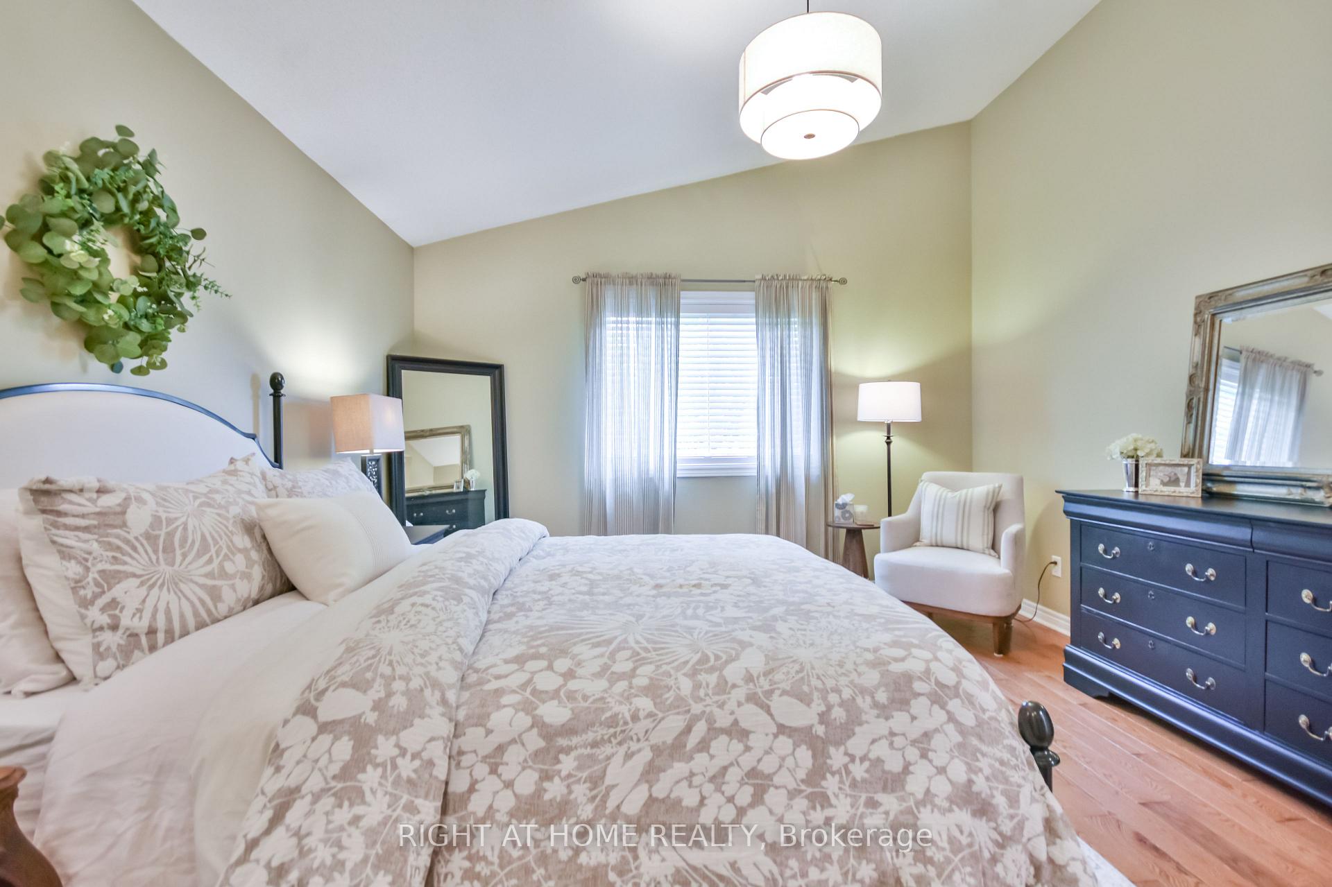 Photo 21 of 13 Couples Court, Barrie, East Bayfield — HOMEH