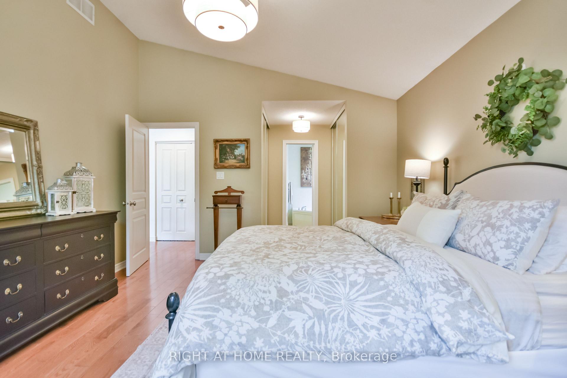 Photo 22 of 13 Couples Court, Barrie, East Bayfield — HOMEH