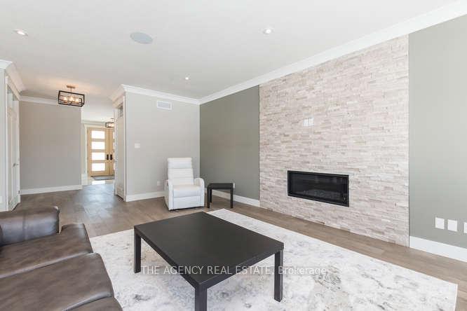 Photo 2 of 3126 Regiment Road W, London, South V — HOMEH