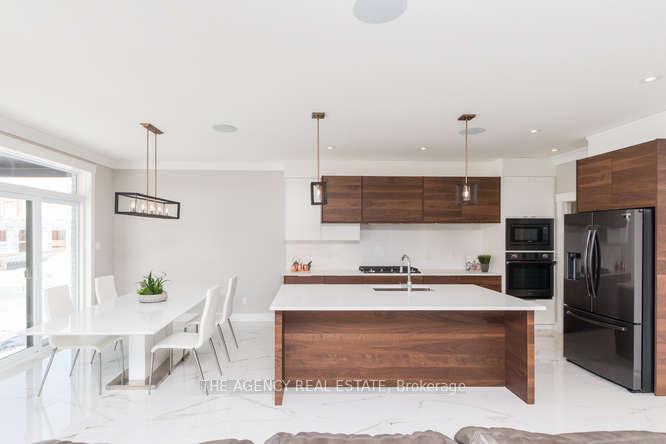 Photo 4 of 3126 Regiment Road W, London, South V — HOMEH