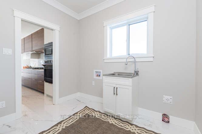 Photo 5 of 3126 Regiment Road W, London, South V — HOMEH