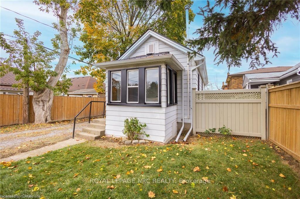 Photo 2 of 11 Perry Street, St. Catharines, Haig — HOMEH