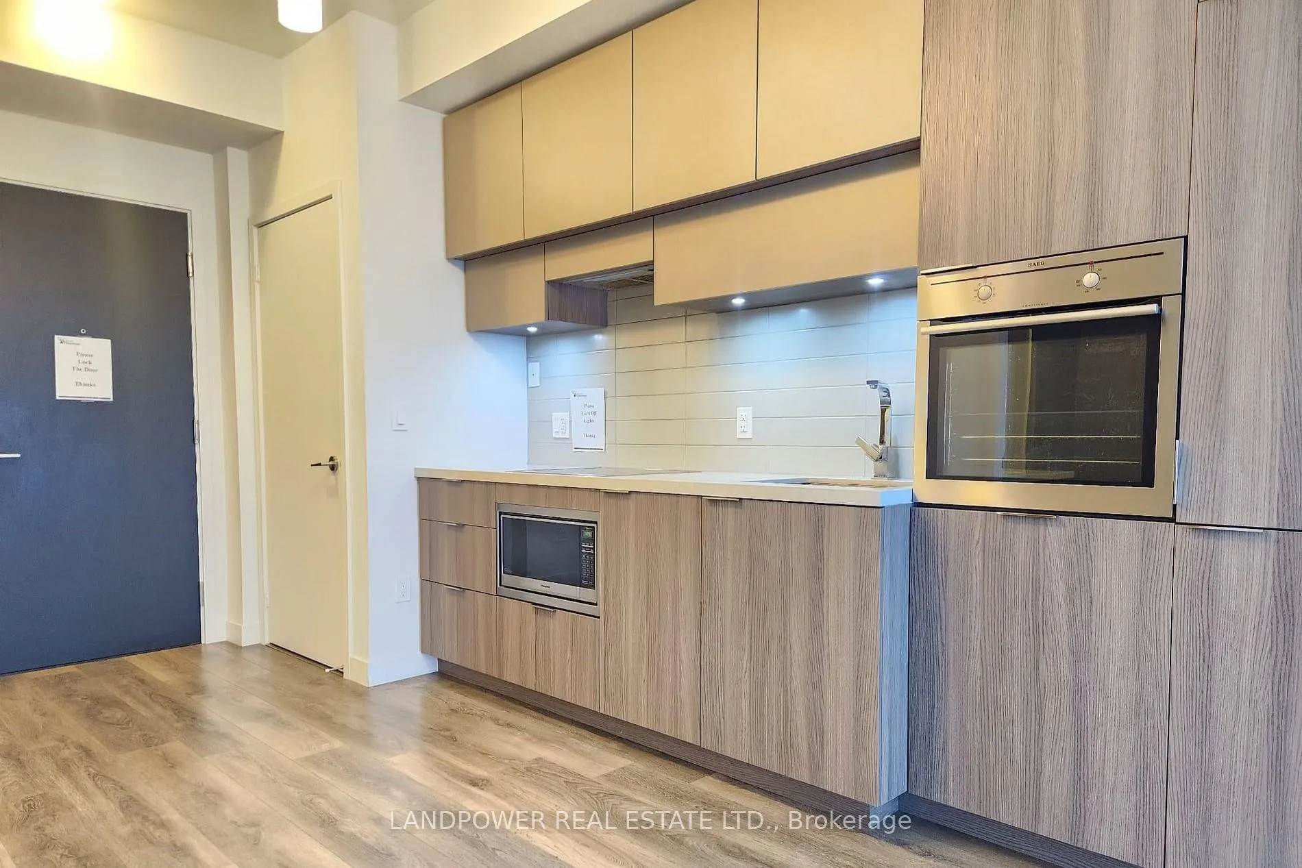 Photo 3 of Unit 1104, 8 Eglinton Avenue E, Toronto, Mount Pleasant West — HOMEH