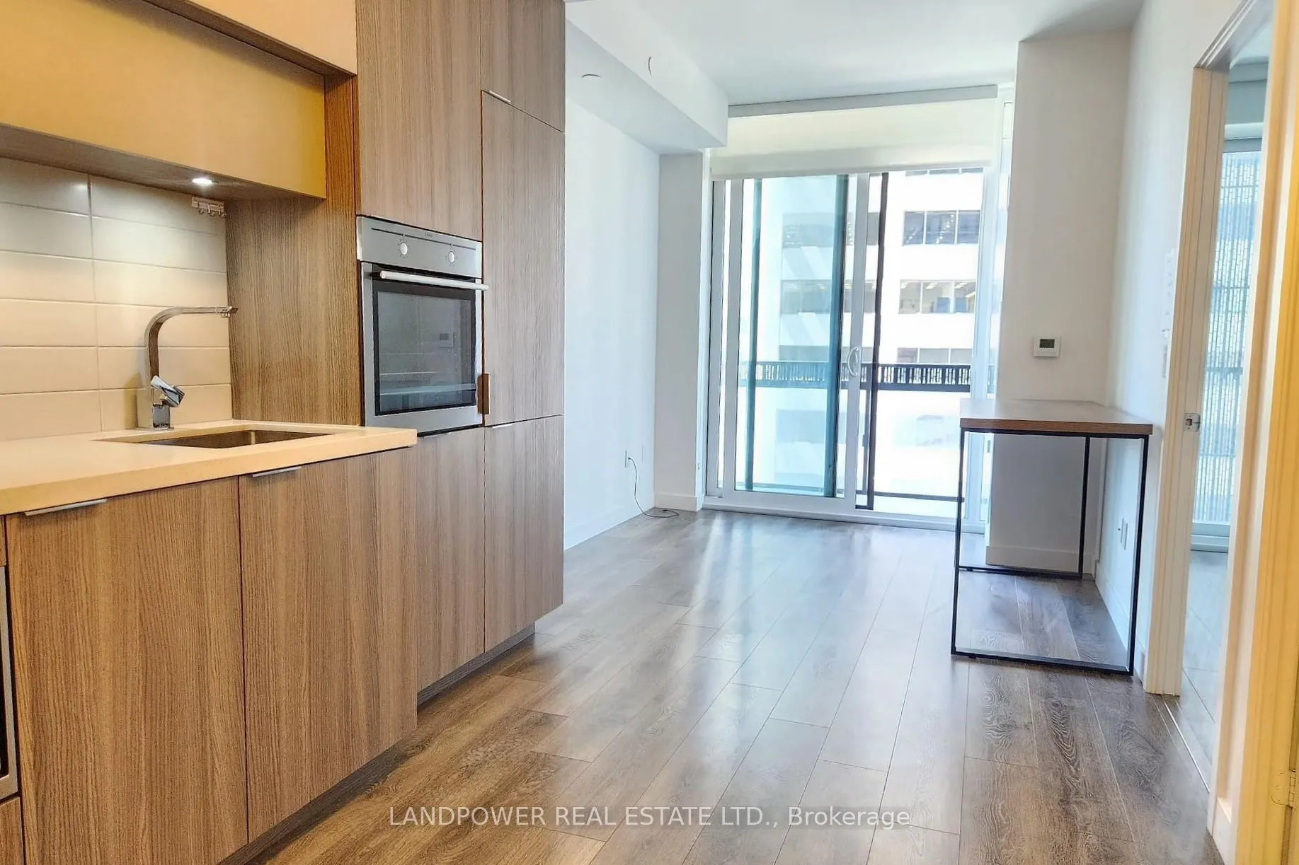 Photo 4 of Unit 1104, 8 Eglinton Avenue E, Toronto, Mount Pleasant West — HOMEH