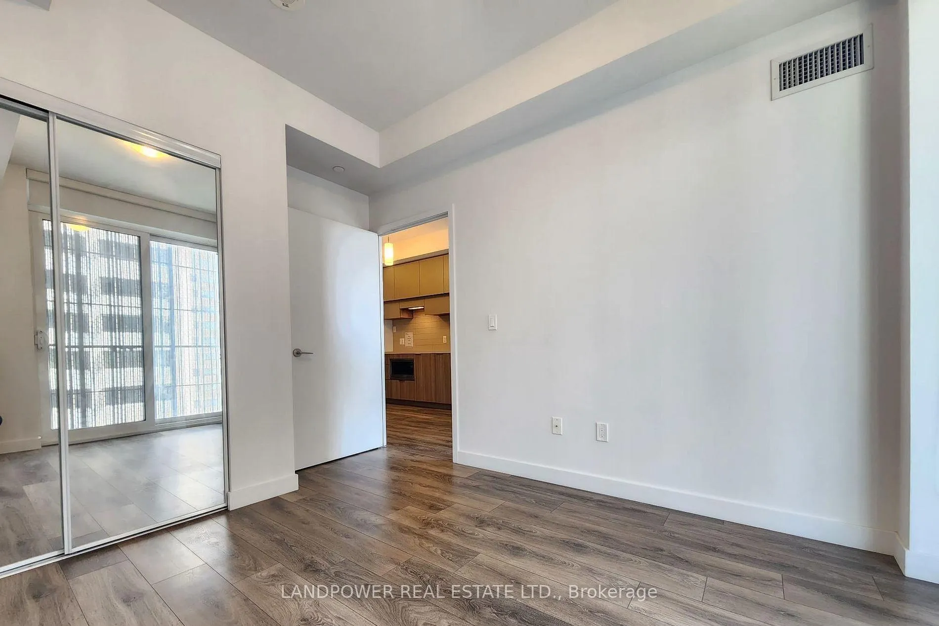 Photo 12 of Unit 1104, 8 Eglinton Avenue E, Toronto, Mount Pleasant West — HOMEH