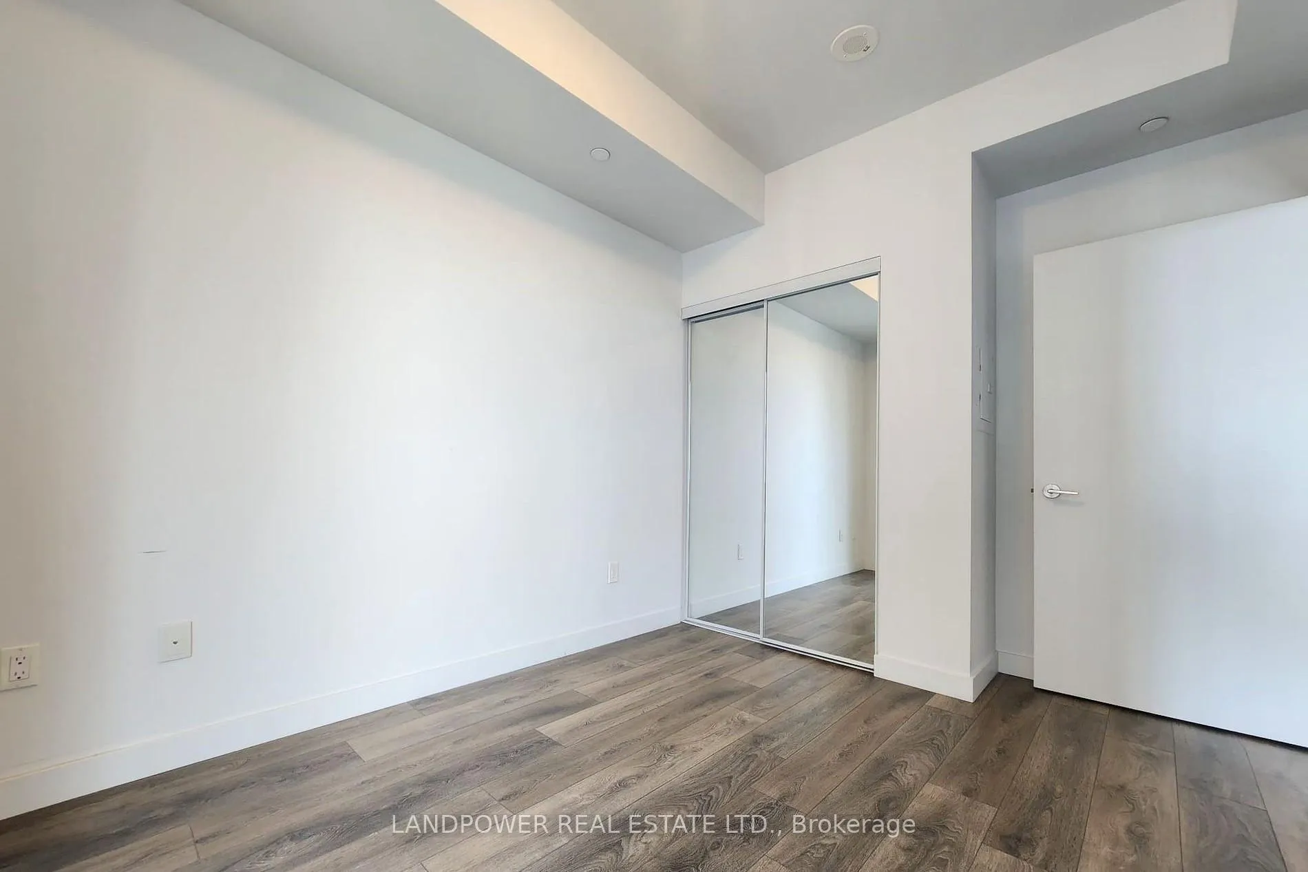 Photo 15 of Unit 1104, 8 Eglinton Avenue E, Toronto, Mount Pleasant West — HOMEH