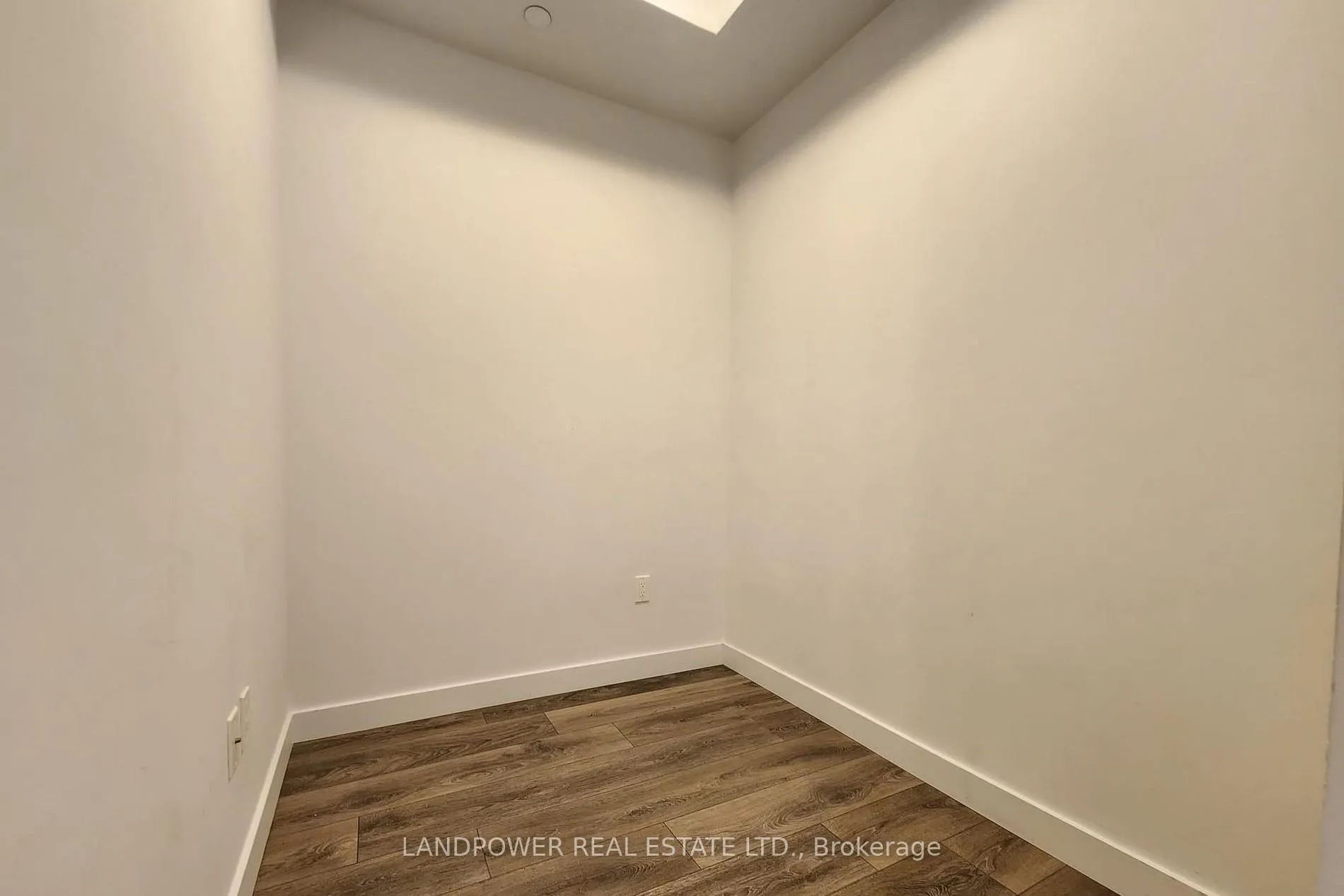 Photo 16 of Unit 1104, 8 Eglinton Avenue E, Toronto, Mount Pleasant West — HOMEH