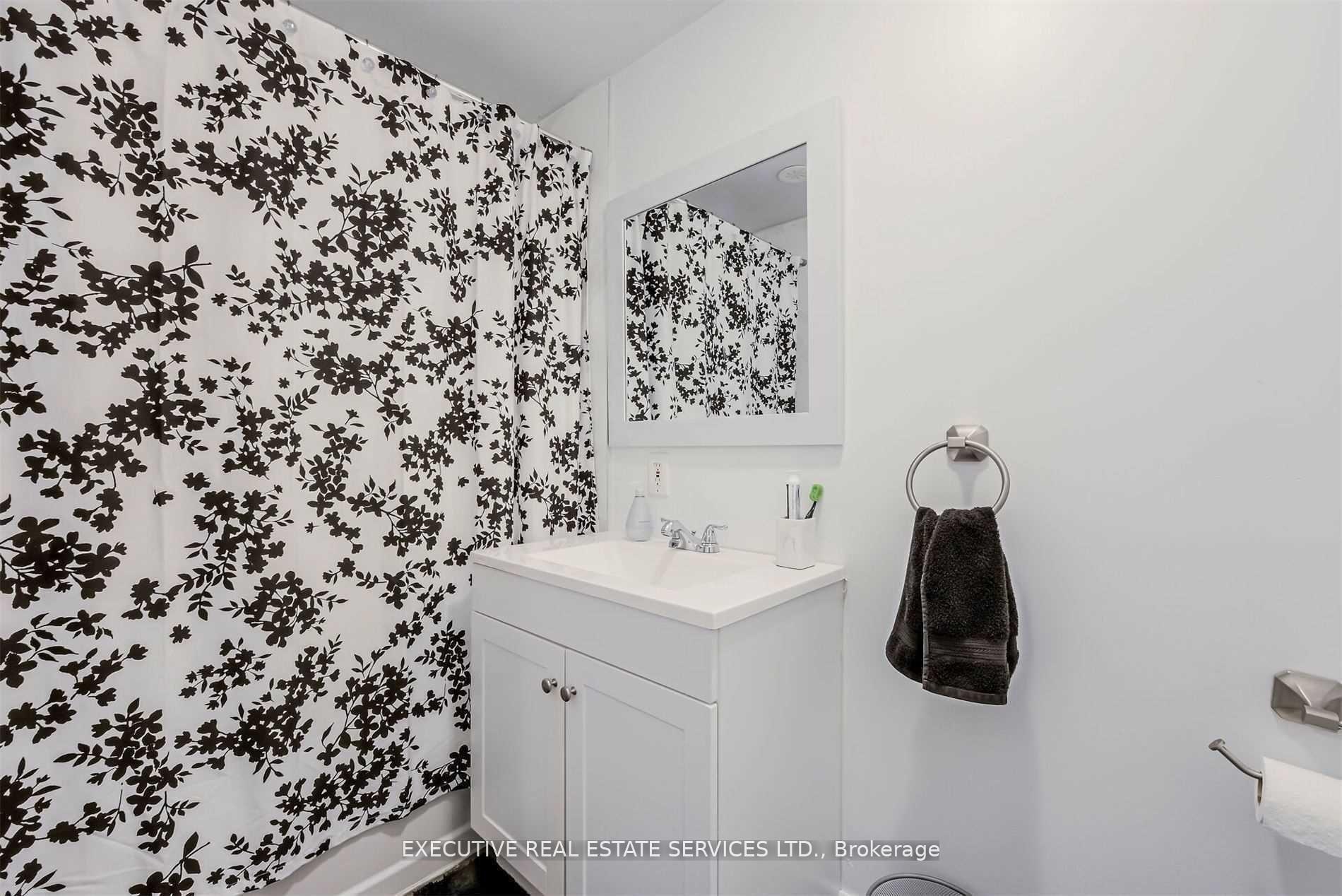 Photo 10 of Unit 4, (Basement) 50 Edinburgh Drive, Brampton, Bram West — HOMEH
