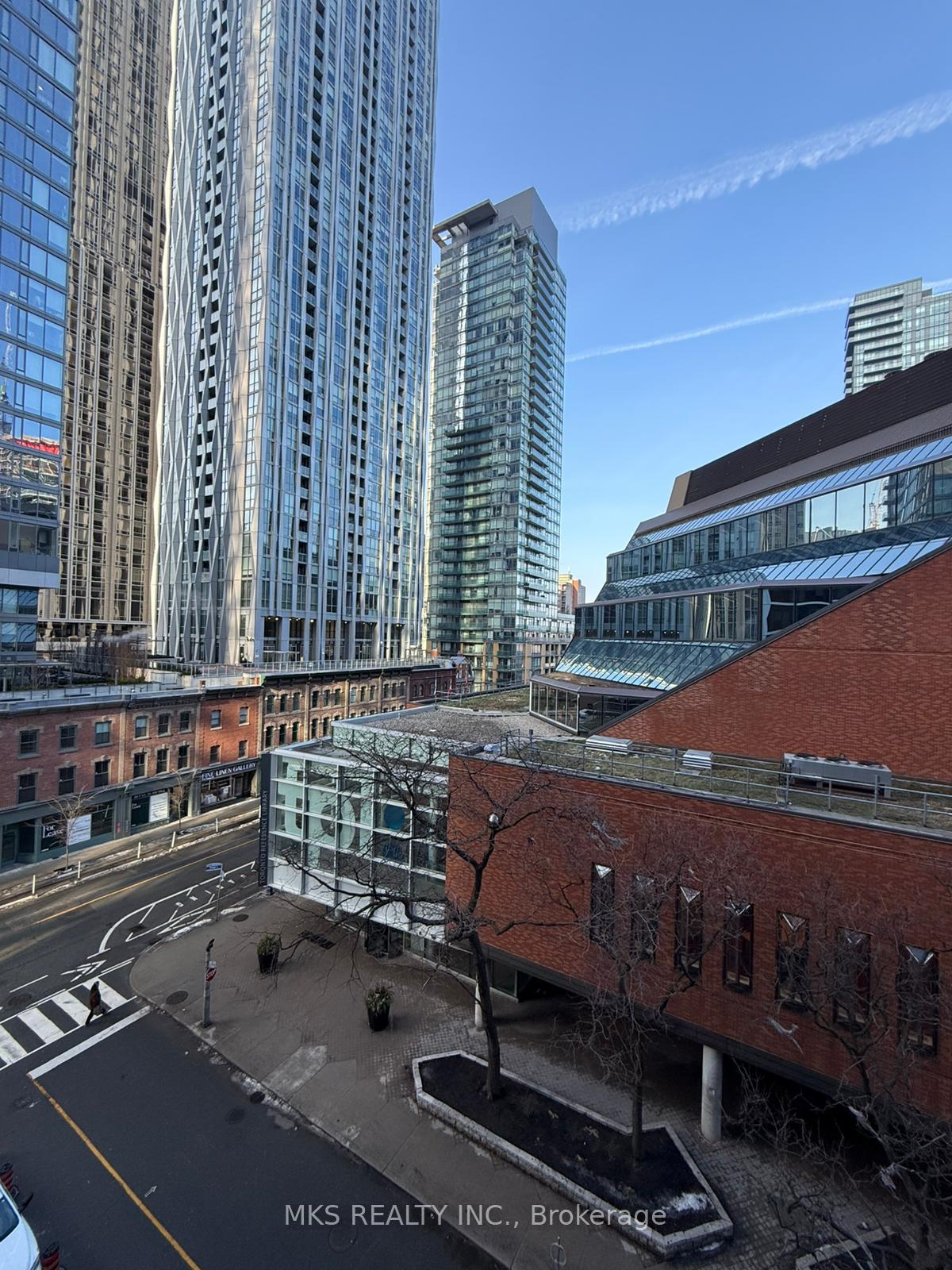 Photo 8 of Unit 506, 771 Yonge Street, Toronto, The Annex — HOMEH