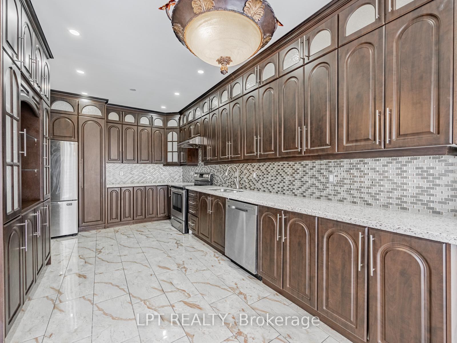 Photo 9 of 7 Homeview Road, Brampton, Bram East — HOMEH