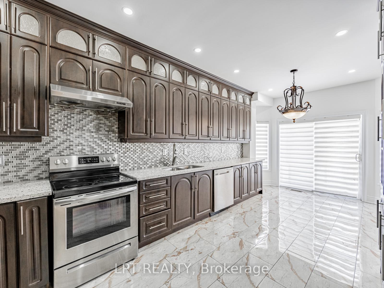 Photo 10 of 7 Homeview Road, Brampton, Bram East — HOMEH