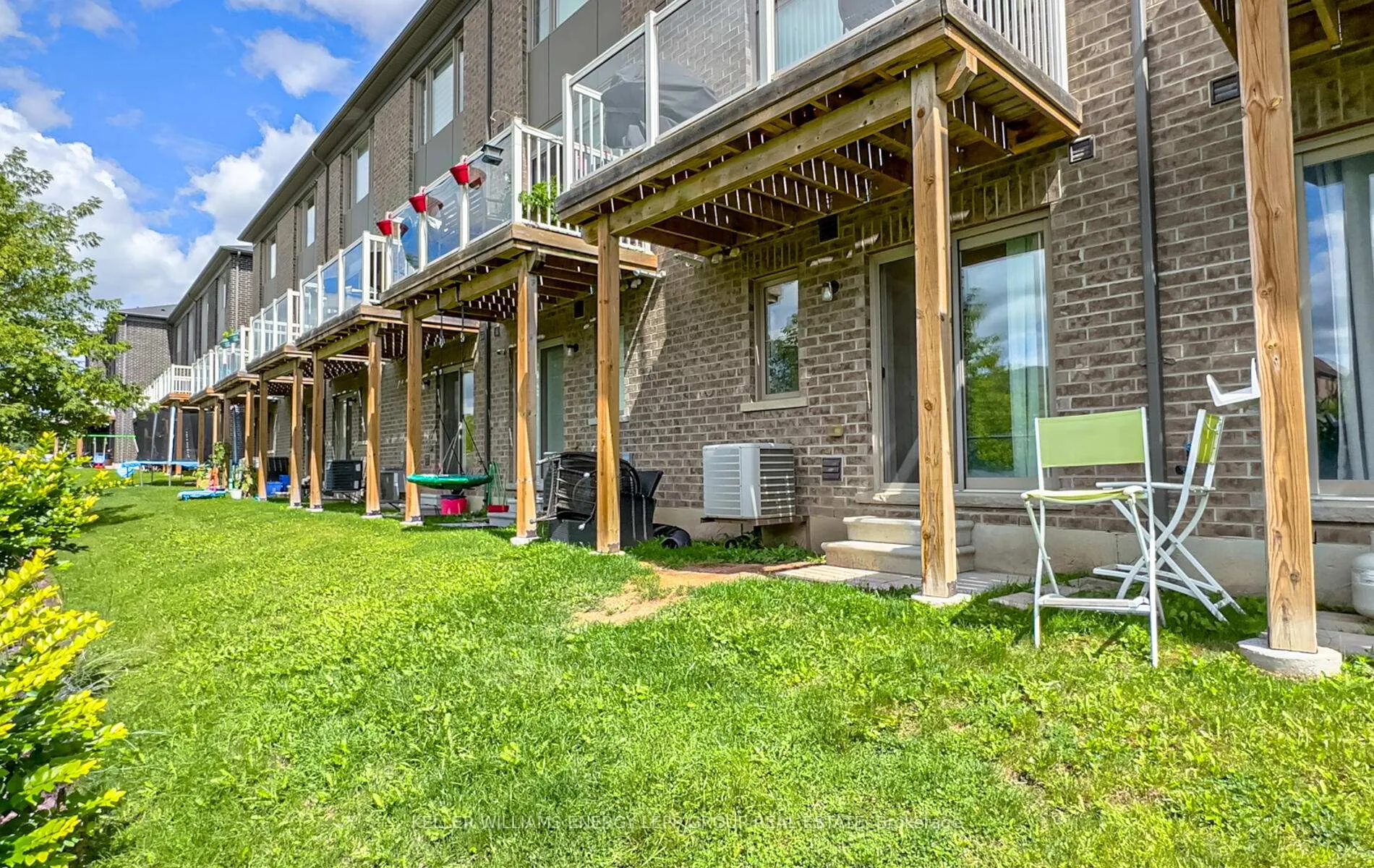 Photo 3 of Unit 9, 384 Arctic Red Drive, Oshawa, Windfields — HOMEH