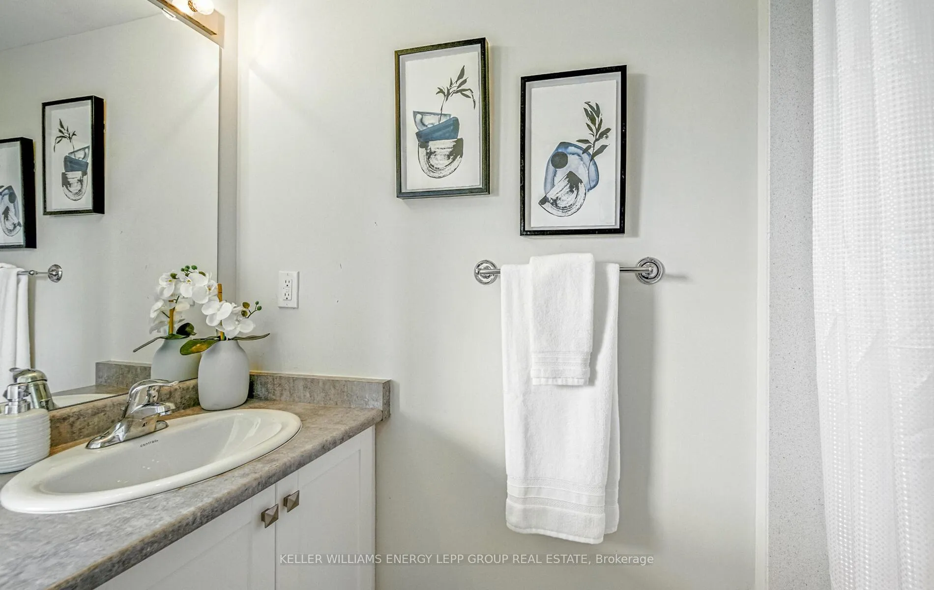 Photo 8 of Unit 9, 384 Arctic Red Drive, Oshawa, Windfields — HOMEH