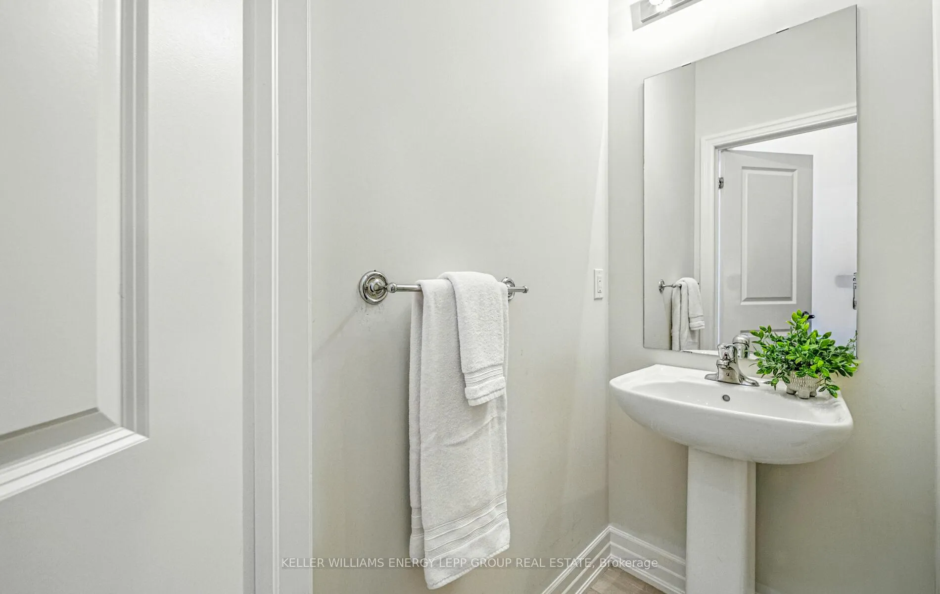 Photo 9 of Unit 9, 384 Arctic Red Drive, Oshawa, Windfields — HOMEH