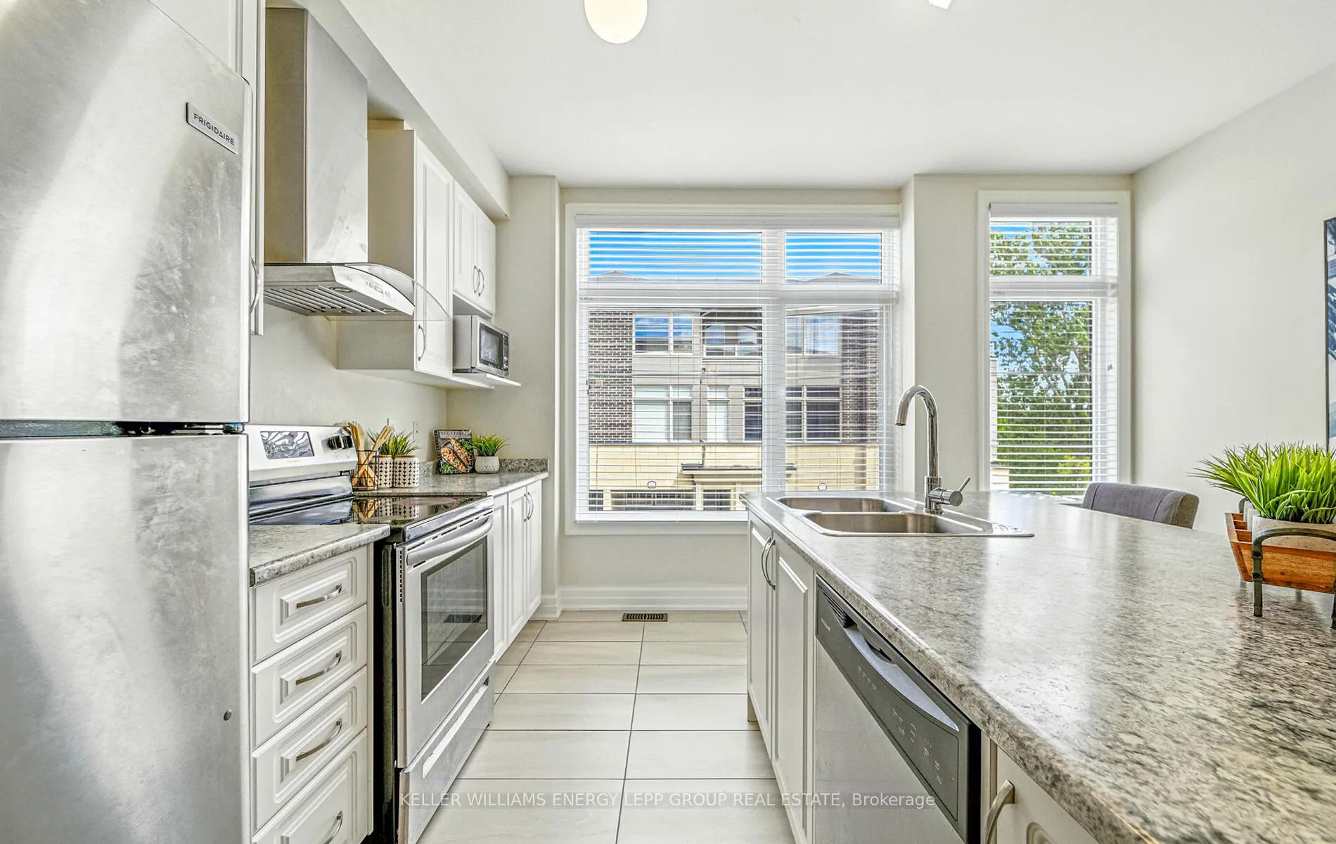 Photo 13 of Unit 9, 384 Arctic Red Drive, Oshawa, Windfields — HOMEH
