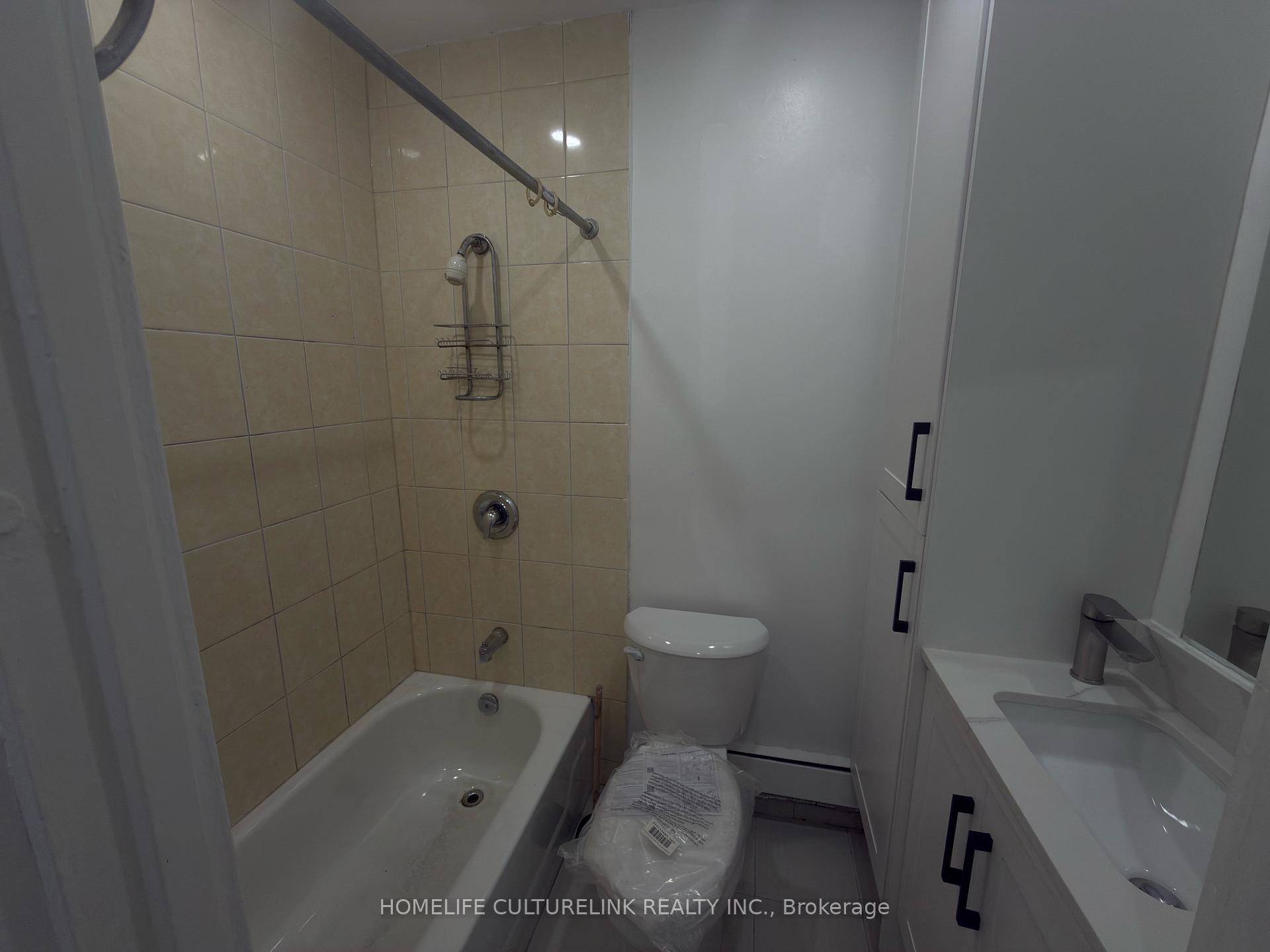Photo 3 of Unit 201, 737 Broadview Avenue, Toronto, North Riverdale — HOMEH