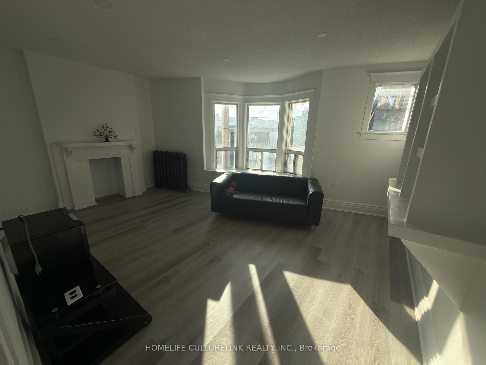 Photo 4 of Unit 201, 737 Broadview Avenue, Toronto, North Riverdale — HOMEH