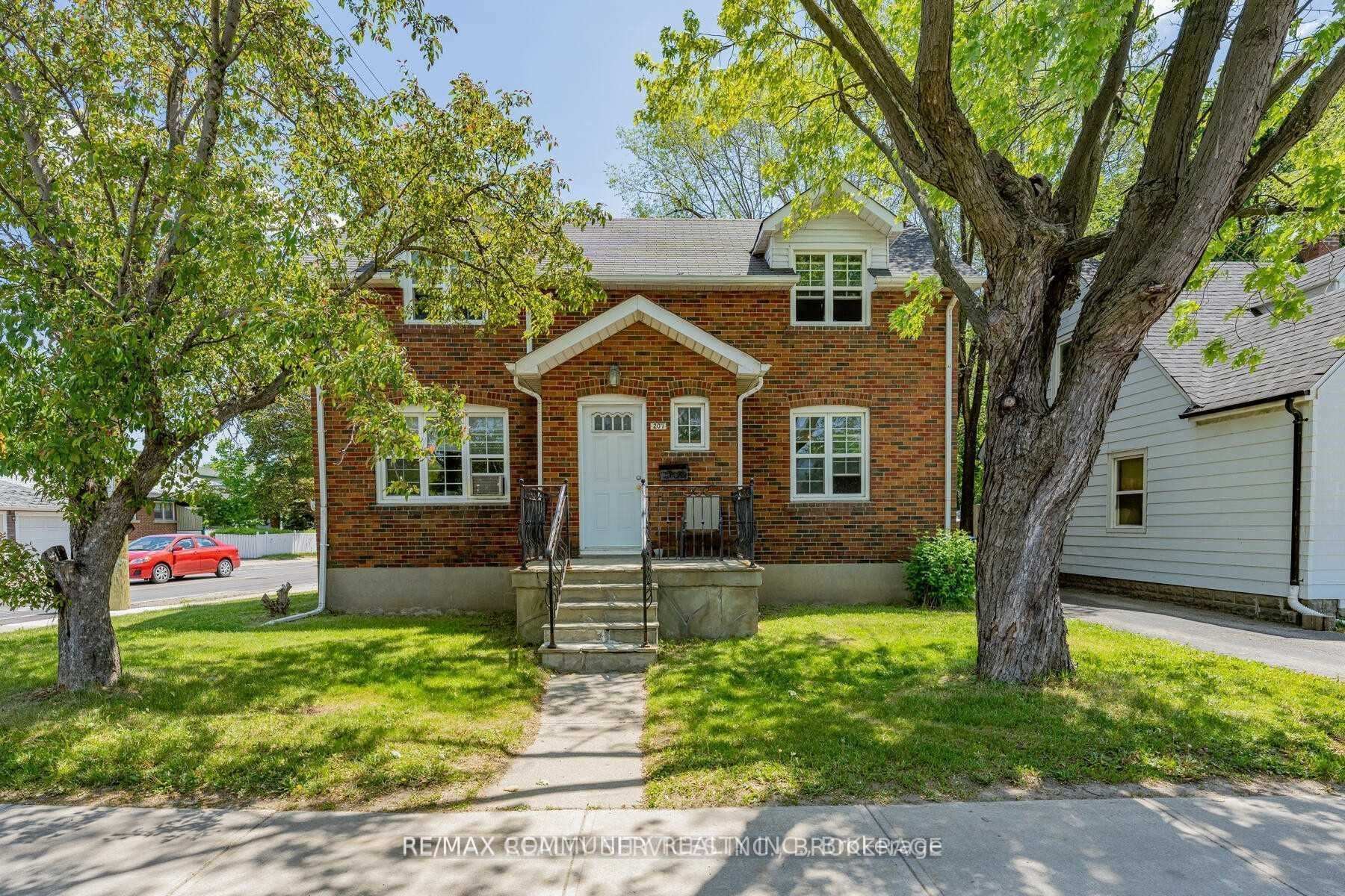Photo 5 of 207 Queen Street W, Brampton, Downtown Brampton — HOMEH