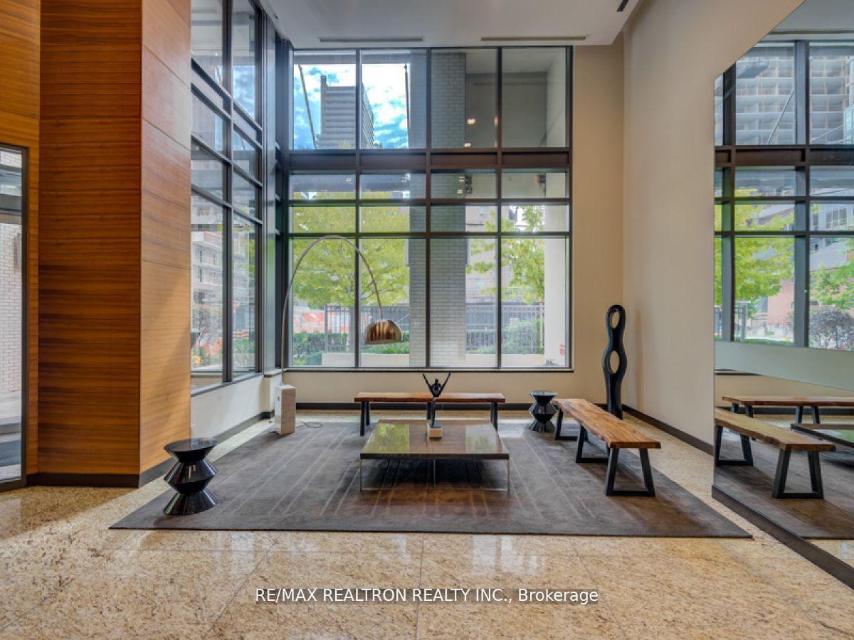 Photo 3 of Unit 404, 88 Broadway Avenue, Toronto, Mount Pleasant East — HOMEH