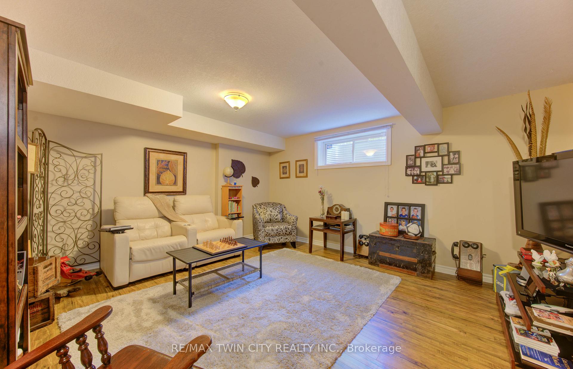 Photo 28 of 76 Candle Crescent, Kitchener — HOMEH