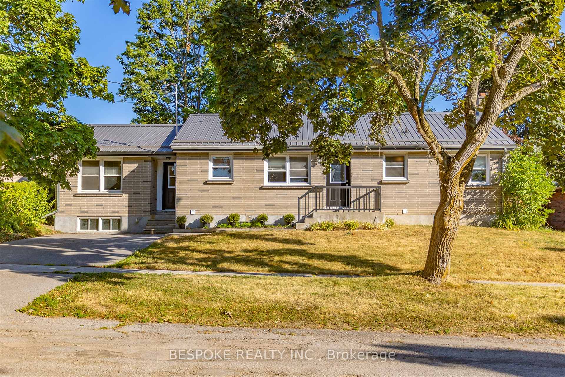 Photo 2 of 388 Aberdeen Avenue, Peterborough, Northcrest Ward 5 — HOMEH
