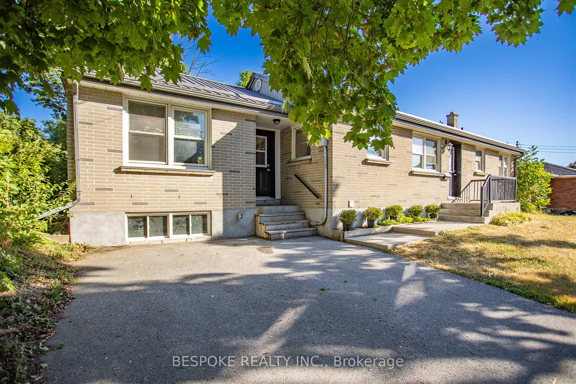 Photo 4 of 388 Aberdeen Avenue, Peterborough, Northcrest Ward 5 — HOMEH