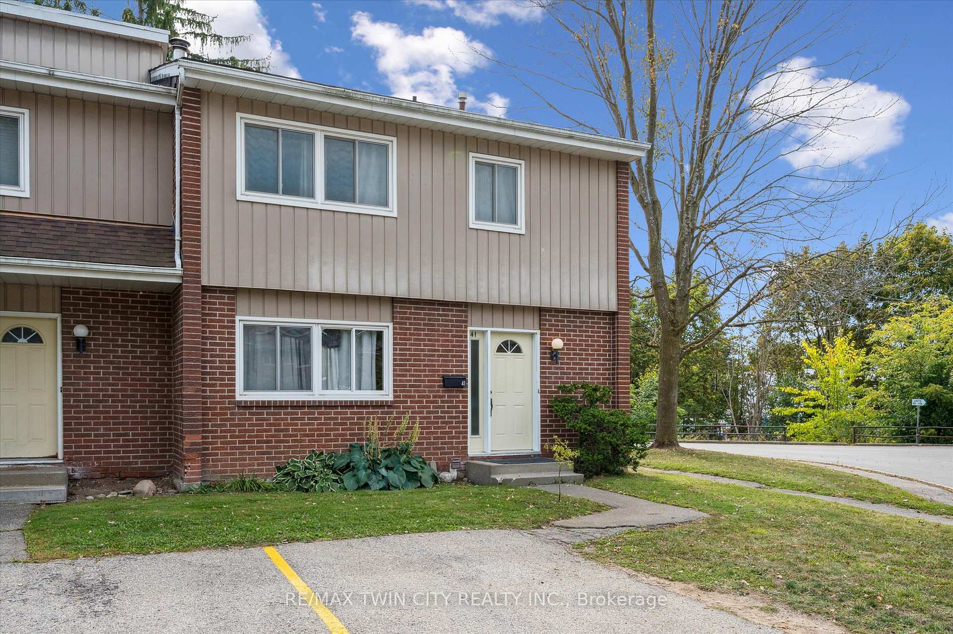 Photo 2 of Unit 41, 121 University Avenue E, Waterloo — HOMEH